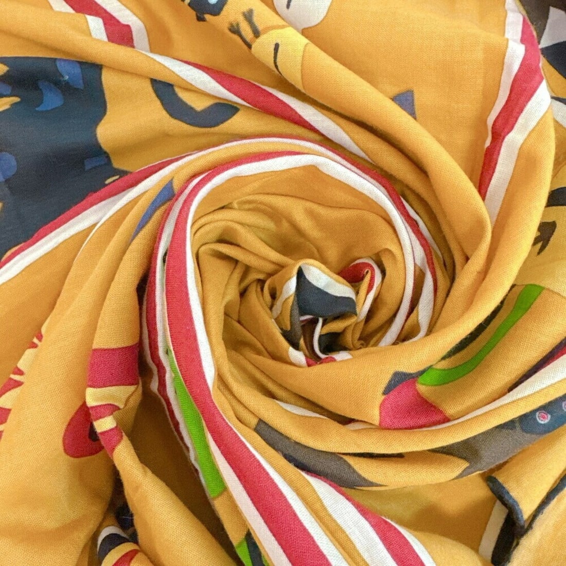 HERMES Carre 140 Large Scarf, Yellow: --- Catalog ---Category: SizeSize (LxW): 1.4m x 1.4m / 55.11'' x 55.11''Category: DesignType: ScarfColor: YellowGender: WomenMaterial: Cotton Category: GeneralBrand: Hermes--- Item List ---Section: Co