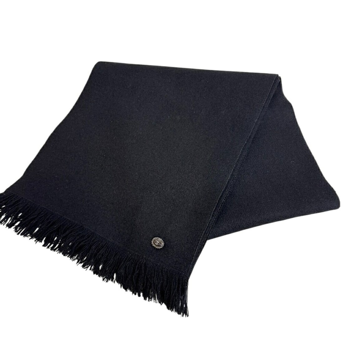 CHANEL P49932V34670 12A Coco Mark Scarf, Black: --- Catalog ---Category: SizeSize (LxW): 2.5m x 28.5cm / 98.42'' x 11.22''Category: DesignType: StoleColor: BlackGender: WomenMaterial: Cashmere Category: GeneralBrand: Chanel--- Item List ---Section:
