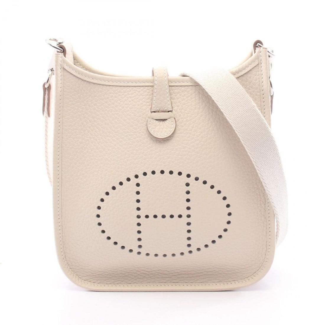 Hermes Evelyne TPM Amazon Shoulder Bag Handbag Leather Taurillon Clemence Women's Ivory Cream: --- Catalog ---Category: SizeSize (HxWxD): 18cm x 16.5cm x 5.5cm / 7.08'' x 6.49'' x 2.16''Category: DesignType: Handbag, Shoulder bagColor: Cream, IvoryGender: WomenMaterial: Taurillon clemence leath