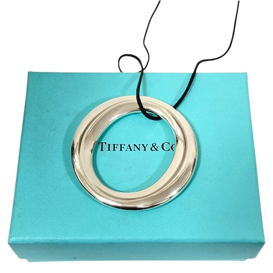 Tiffany & Co. Sebiana Large Cord Necklace, 925 Sterling Silver x Black, Men's Women's: --- Catalog ---Category: SizePendant Size: 50mm x 50mm / 1.96'' x 1.96''Neck Circumference: 85 cm / 33.46''Category: DesignColor: Black, SilverGender: Men,WomenMaterial: Silver 925Necklace Type: Neckl
