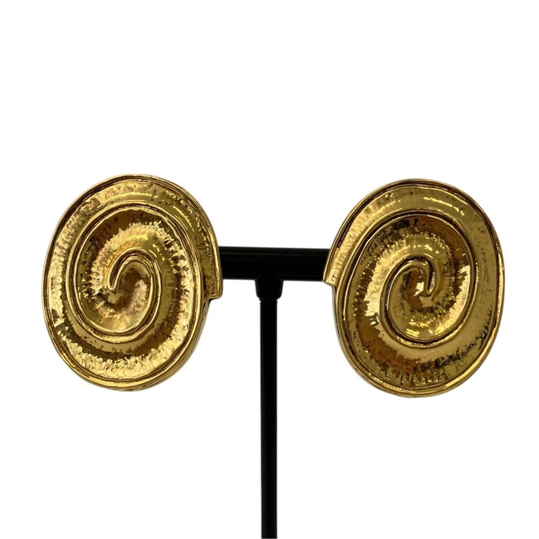 YVES SAINT LAURENT conch shell motif earrings, GP gold color, women's.: --- Catalog ---Category: SizeSize (HxWxD): 30.00mm x 25.00mm / 1.18'' x 0.98''Category: DesignType: Clip earringsColor: GoldGender: WomenCategory: GeneralBrand: Yves Saint Laurent--- Item List ---Sect