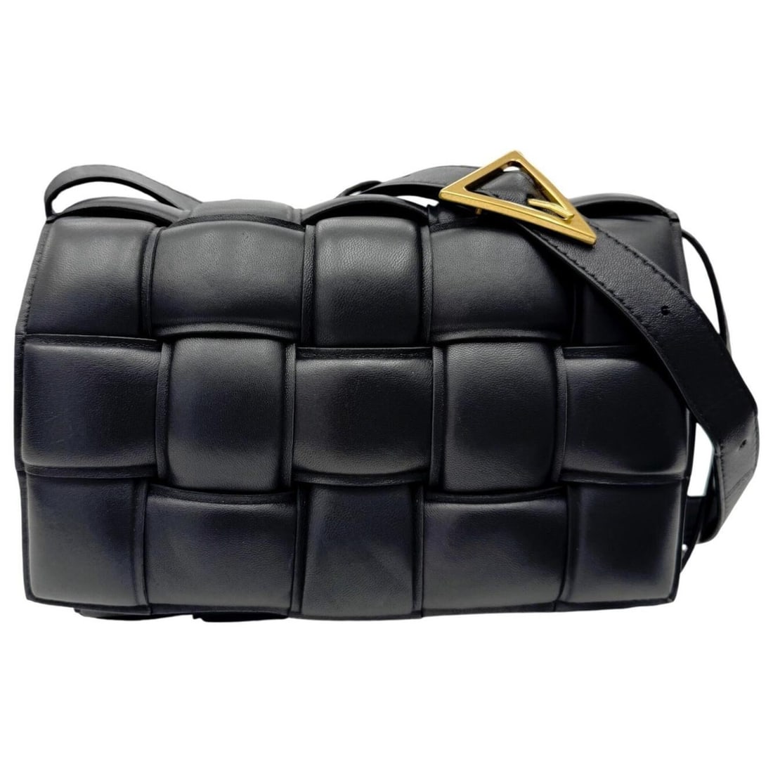 BOTTEGA VENETA Padded Cassette Shoulder Bag, Leather, Intrecciato, Black, Women's/Men's: --- Catalog ---Category: SizeSize (HxWxD): 15cm x 25cm x 5cm / 5.9'' x 9.84'' x 1.96''Category: DesignType: Shoulder bagColor: BlackGender: Men,WomenMaterial: Leather Hardware Color: GoldCategory: Gen