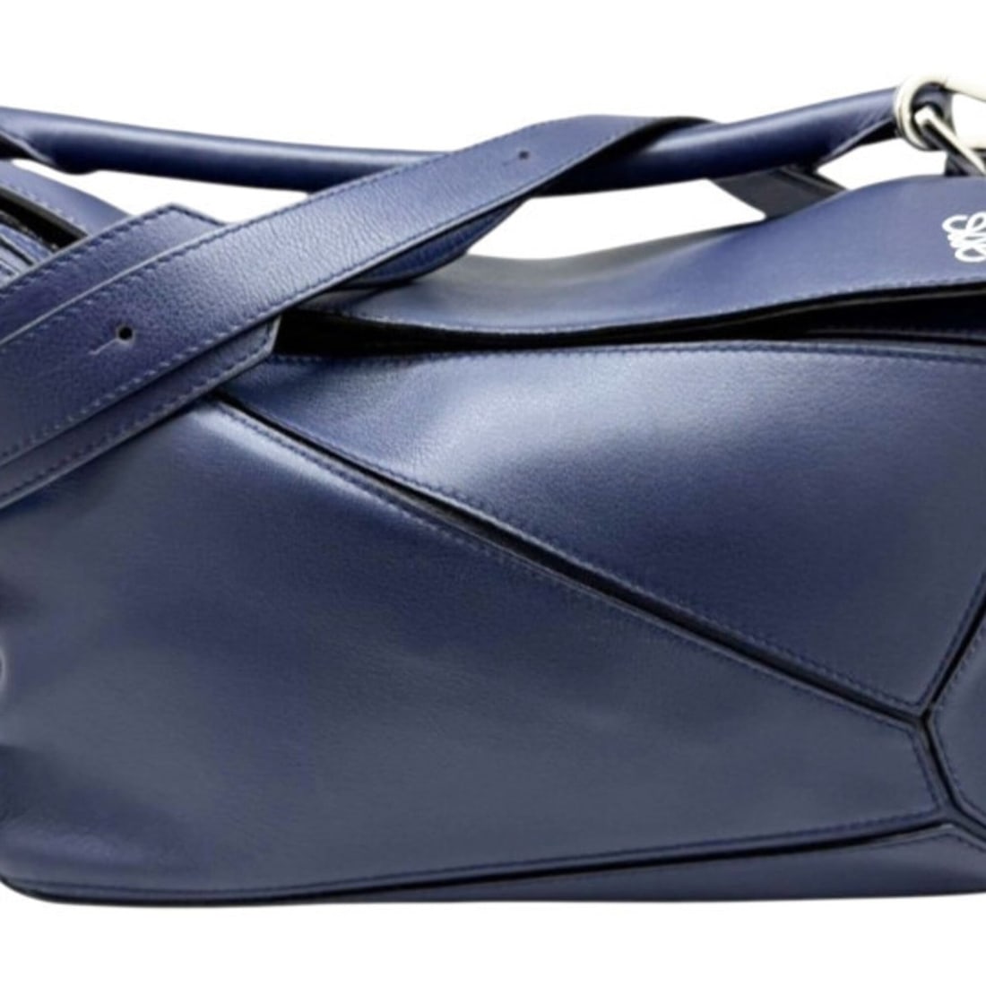LOEWE Puzzle Bag Medium Leather Navy Shoulder Handbag Blue Women's Men's: --- Catalog ---Category: SizeSize (HxWxD): 17cm x 29cm x 12cm / 6.69'' x 11.41'' x 4.72''Category: DesignType: Handbag, Shoulder bagColor: NavyGender: Men,WomenMaterial: Leather Category: GeneralBrand