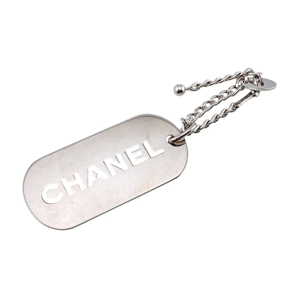 CHANEL (Chanel) 04V Plate Bag Necklace Charm Silver: --- Catalog ---Category: SizePendant Size: 120mm x 30mm / 4.72'' x 1.18''Category: DesignColor: SilverGender: Unisex,Women,MenMaterial: MetalNecklace Type: NecklaceCategory: GeneralBrand: Chanel--- It