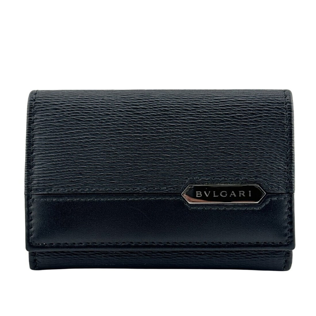 BVLGARI Bulgari Scaglie Man Compact Wallet Coin Purse W Serpenti Case Black: --- Catalog ---Category: SizeSize (HxWxD): 7cm x 10cm / 2.75'' x 3.93''Category: DesignType: Coin purse/coin caseColor: BlackGender: MenMaterial: Leather Category: GeneralBrand: Bvlgari--- Item List -