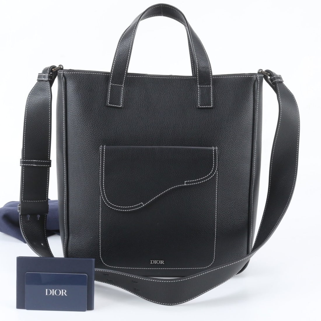 Christian Dior Saddle Leather 2-Way Shoulder Bag with Guarantee - Men's: --- Catalog ---Category: SizeSize (HxWxD): 32cm x 30cm x 11cm / 12.59'' x 11.81'' x 4.33''Category: DesignType: Shoulder bagColor: BlackGender: MenMaterial: Leather Category: GeneralBrand: Christian D