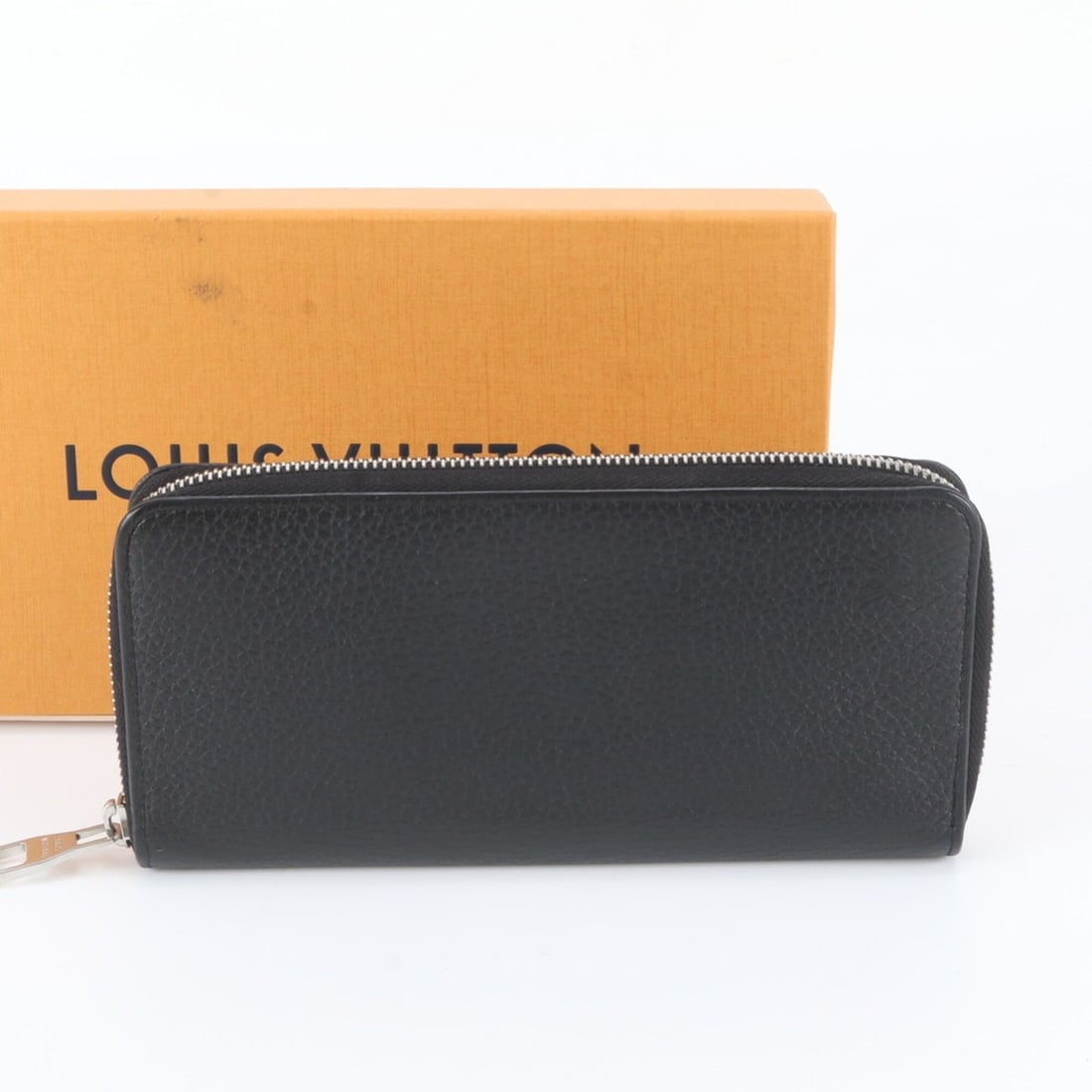 Louis Vuitton Taurillon Leather Zippy Wallet Vertical M58412 Long Wallet, Round Zipper, Men's: --- Catalog ---Category: SizeSize (HxWxD): 10cm x 20cm x 2cm / 3.93'' x 7.87'' x 0.78''Category: DesignType: Long wallet (bi-fold)Color: NoirGender: MenMaterial: Leather Category: GeneralMPN: M58412Br