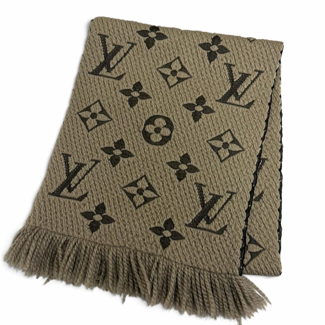 LOUIS VUITTON 402336 Echarpe Logomania Monogram Wool Silk Fringe Scarf, Greige, Made in Italy,: --- Catalog ---Category: SizeSize (LxW): 1.5m x 31.5cm / 59.05'' x 12.4''Category: DesignType: StoleGender: MenMaterial: Wool , Silk Category: GeneralMPN: 402336Brand: Louis VuittonCountry of Origin: 