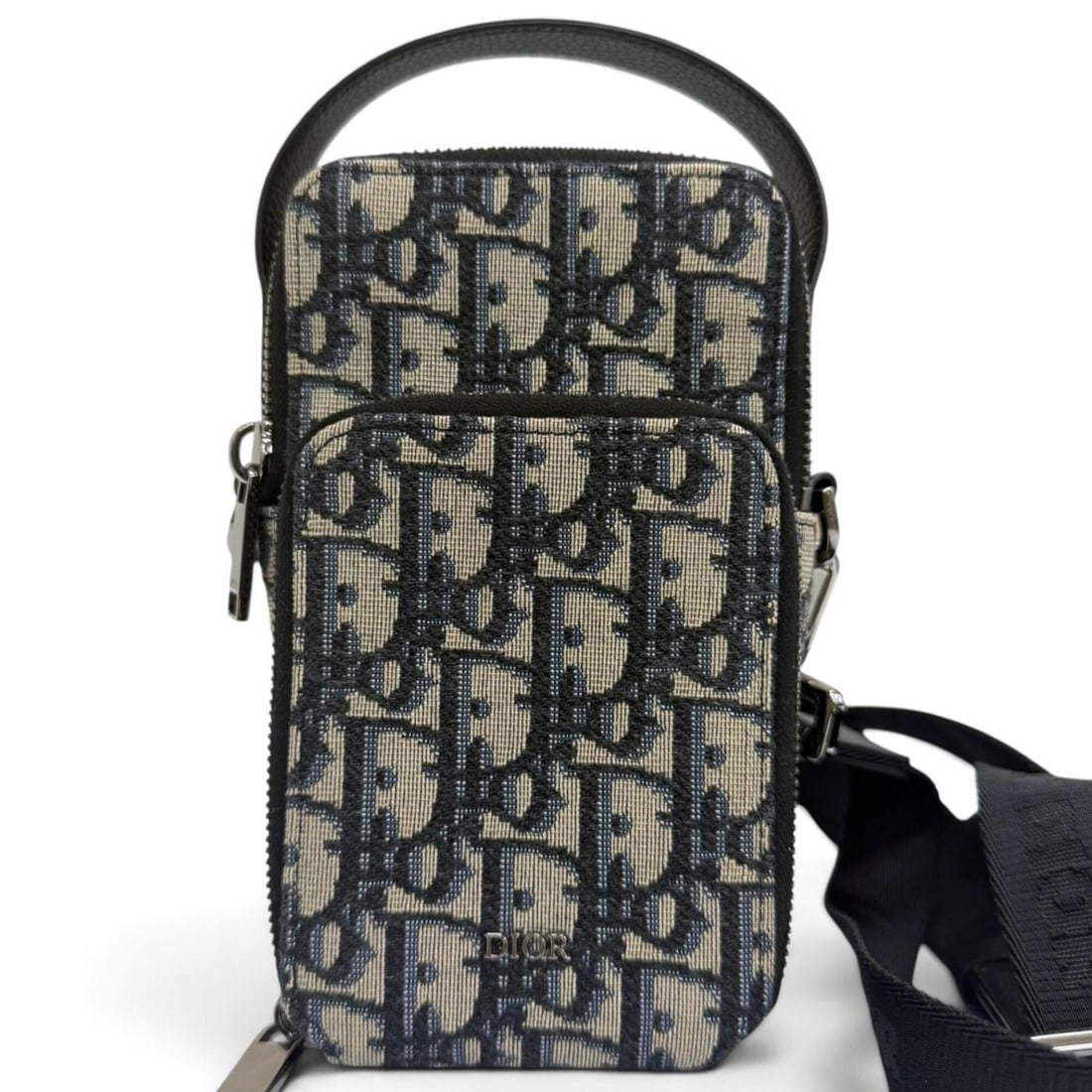 DIOR Homme 2OBCA326YSE Canvas Leather Oblique Rider Micro Pouch Shoulder Bag, Beige, Made in Italy,: --- Catalog ---Category: SizeSize (HxWxD): 17cm x 10cm x 4cm / 6.69'' x 3.93'' x 1.57''Category: DesignType: Pouch, Shoulder bagColor: BeigeGender: MenMaterial: Canvas , Leather Category: GeneralMPN: 