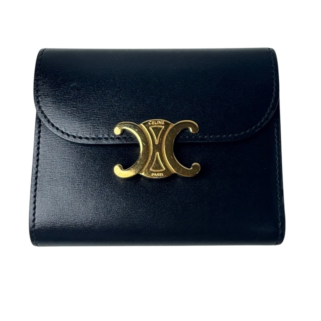 Celine Triomphe Small Flap Wallet, Black, Women's: --- Catalog ---Category: SizeSize (HxWxD): 9cm x 10.5cm / 3.54'' x 4.13''Category: DesignType: Wallet (tri-fold)Color: BlackGender: WomenMaterial: Leather Category: GeneralBrand: Celine--- Item List -