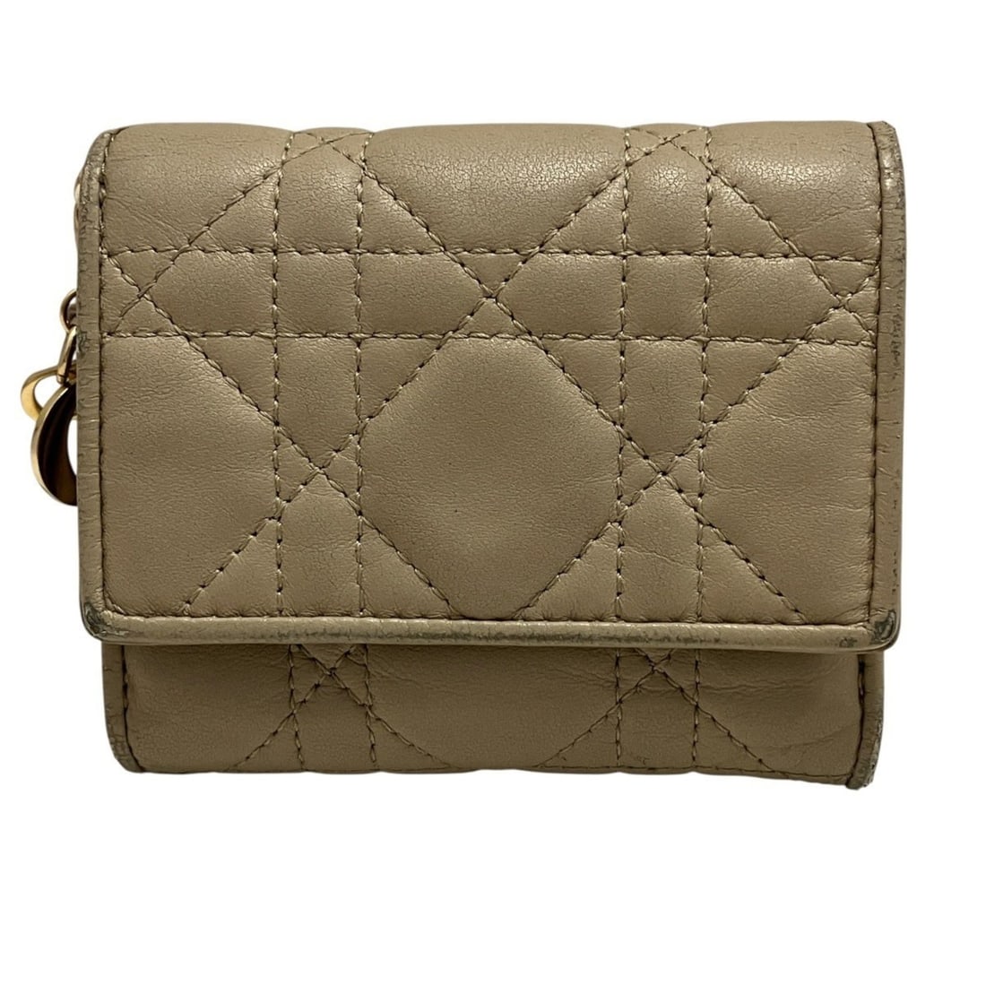 Christian Dior Lotus Wallet Tri-fold Lady Lambskin: --- Catalog ---Category: SizeSize (HxWxD): 9cm x 10cm x 3cm / 3.54'' x 3.93'' x 1.18''Category: DesignType: Wallet (tri-fold)Color: BeigeGender: WomenMaterial: Leather Leather/Fur Type: LambskinCatego
