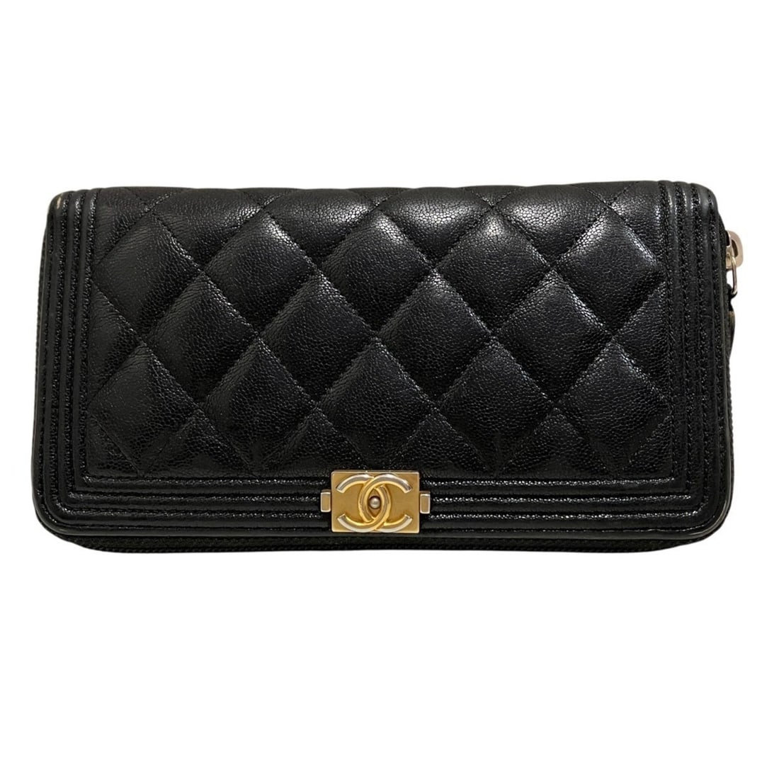 Chanel Boy round zipper long wallet, caviar leather.: --- Catalog ---Category: SizeSize (HxWxD): 10cm x 19cm x 2.5cm / 3.93'' x 7.48'' x 0.98''Category: DesignType: Long wallet (bi-fold)Color: BlackGender: WomenClosure: ZipperMaterial: Grained Calfskin C