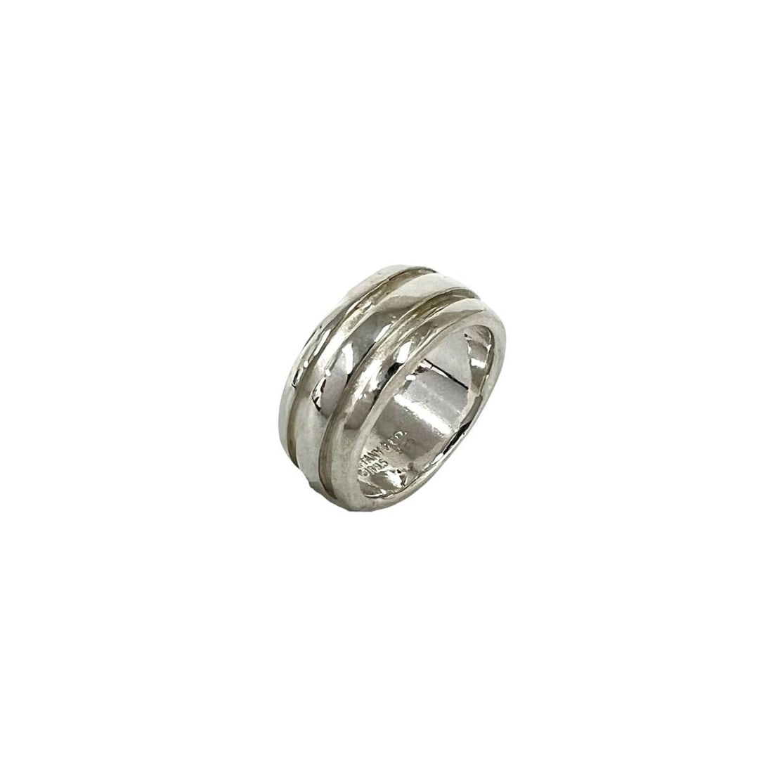 TIFFANY&Co. Tiffany Vintage Grooved Double Line Ring, Sterling Silver 925, Item Number 43865: --- Catalog ---Category: SizeJP Size: 10US Size: 5.5Category: DesignType: Band ringColor: SilverGender: WomenMaterial: Silver 925Category: GeneralBrand: Tiffany--- Item List ---Section: ConditionRanki