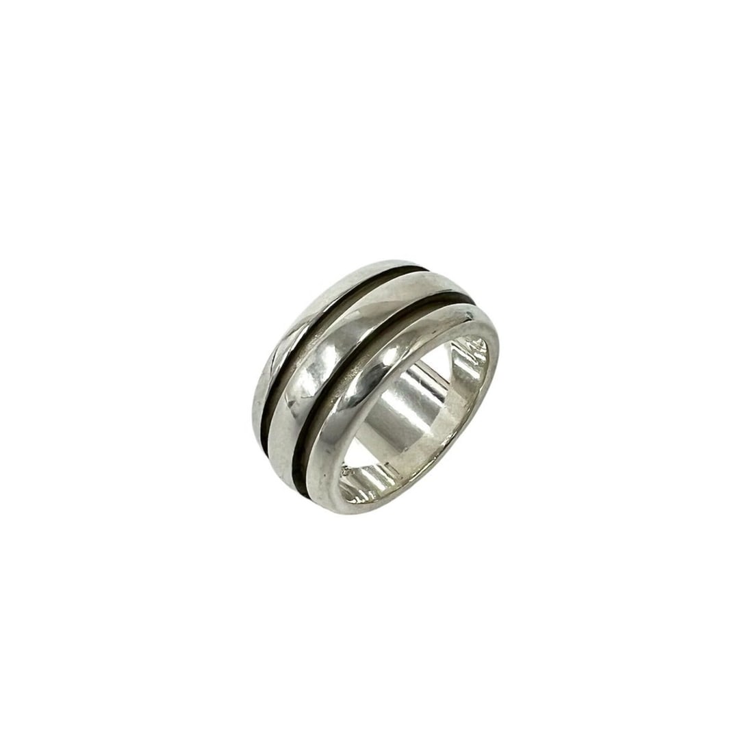 TIFFANY&Co. Tiffany Vintage Grooved Double Line Ring, Sterling Silver 925, Item Number 05777: --- Catalog ---Category: SizeJP Size: 10US Size: 5.5Category: DesignType: Band ringColor: SilverGender: WomenMaterial: Silver 925Category: GeneralBrand: Tiffany--- Item List ---Section: ConditionRanki