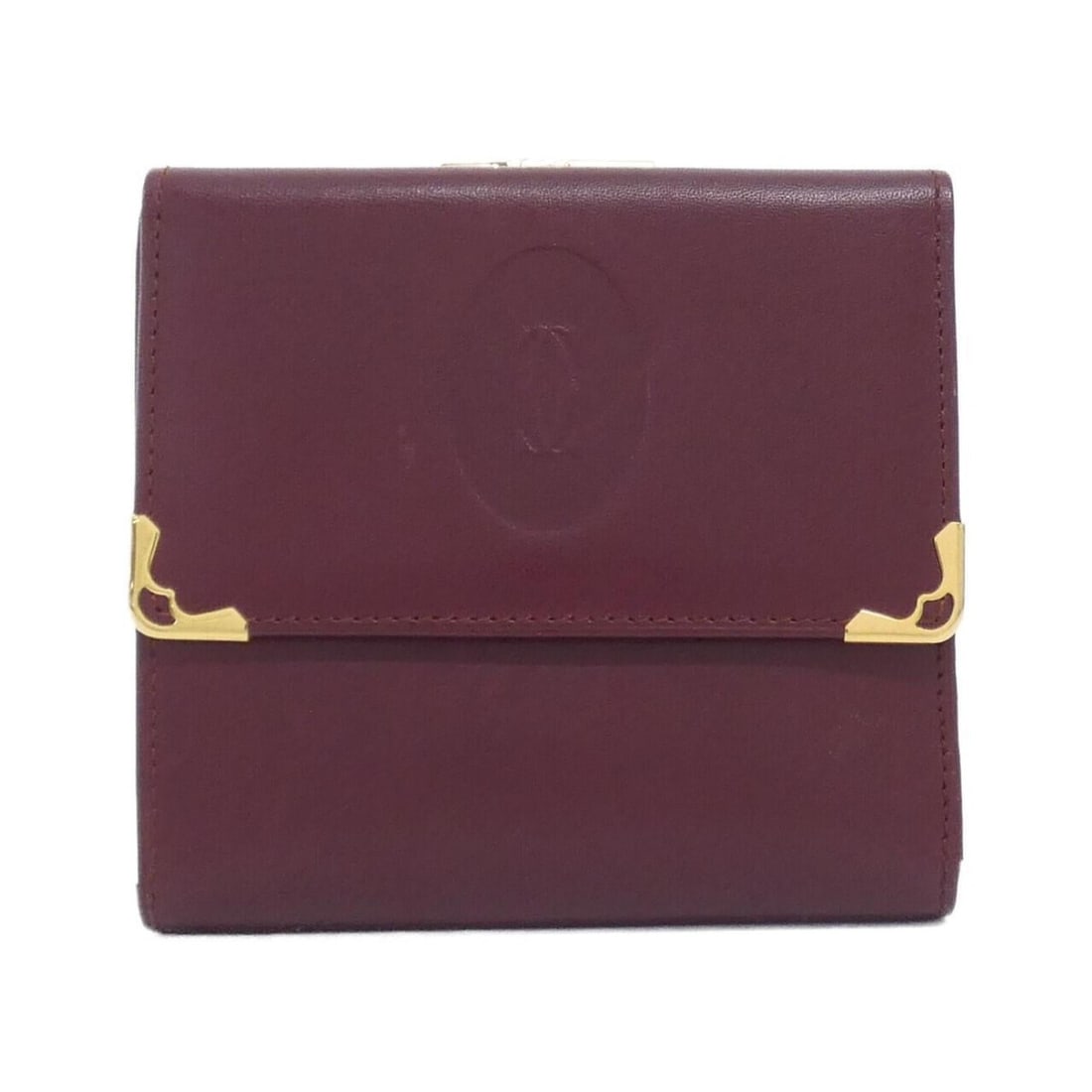 Cartier MUST DE CARTIER L3000039 Wallet: --- Catalog ---Category: SizeSize (HxWxD): 9.5cm x 10cm x 2cm / 3.74'' x 3.93'' x 0.78''Category: DesignType: Long wallet (tri-fold)Color: BordeauxGender: Men,WomenMaterial: Leather Category: