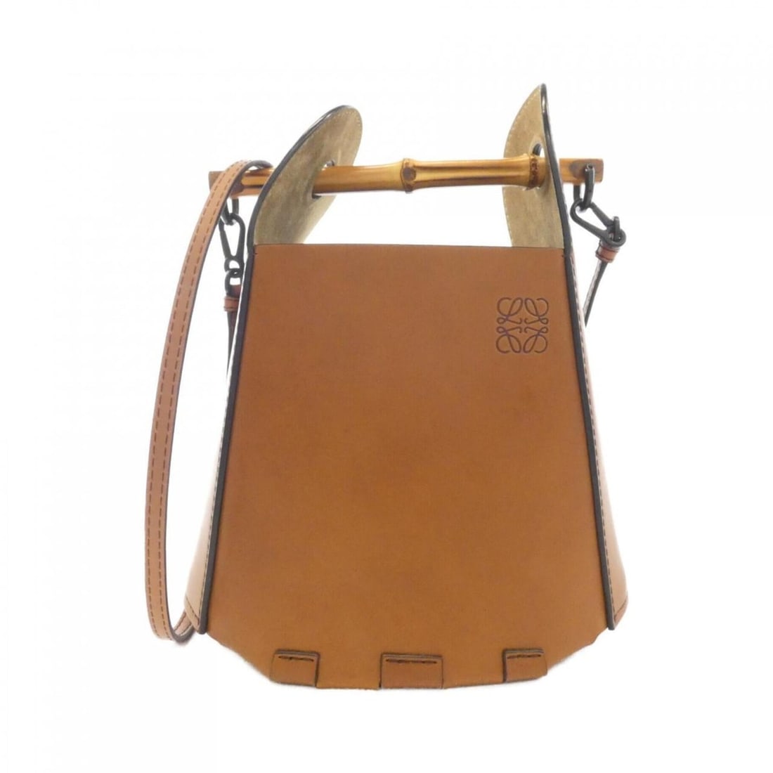Loewe 340 95 W37 Handbag: --- Catalog ---Category: SizeSize (HxWxD): 20cm x 25cm x 14cm / 7.87'' x 9.84'' x 5.51''Category: DesignType: HandbagColor: BrownGender: WomenMaterial: Leather Leather/Fur Type: CalfskinCategory: