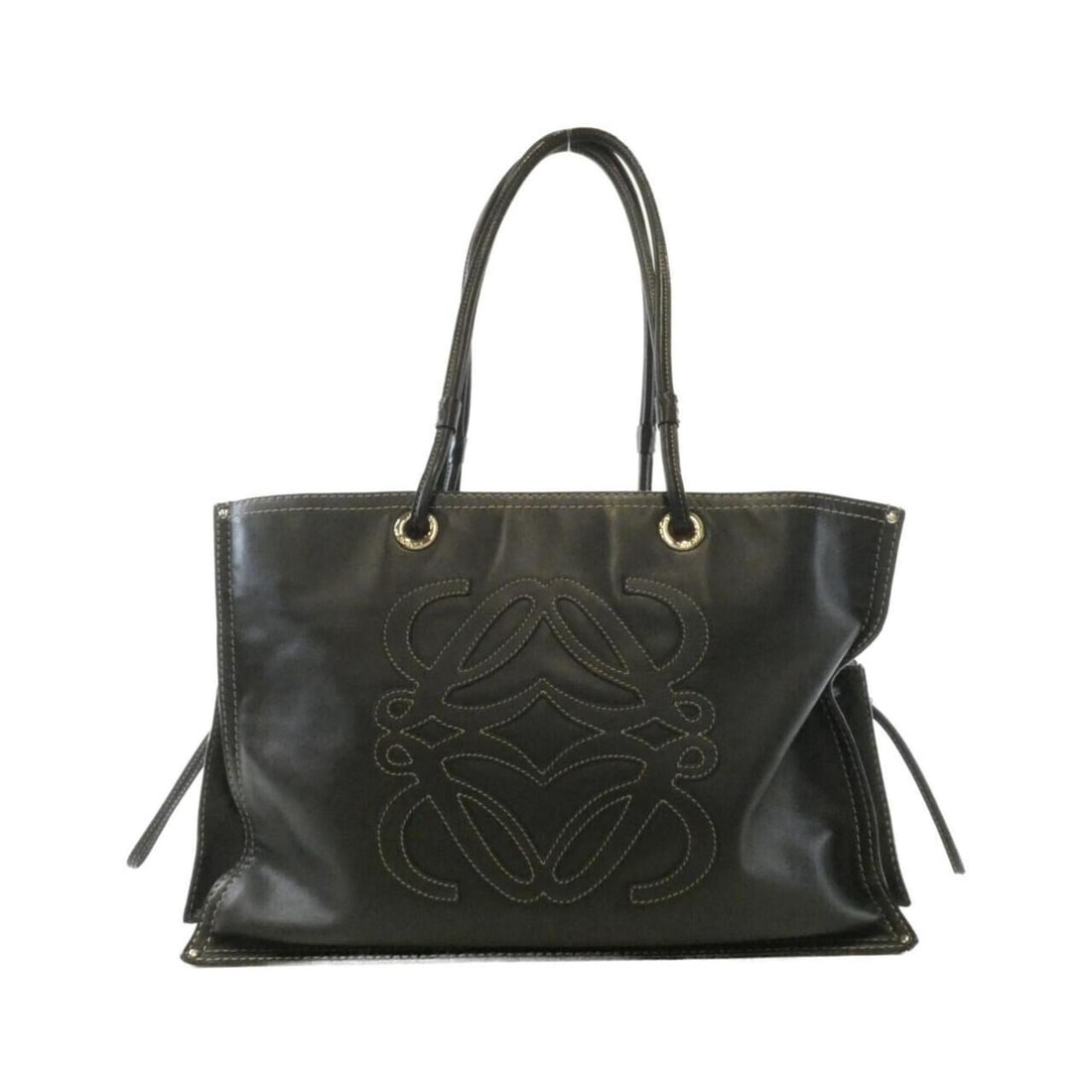 Loewe handbag: --- Catalog ---Category: SizeSize (HxWxD): 28cm x 41cm x 15cm / 11.02'' x 16.14'' x 5.9''Category: DesignType: HandbagColor: BlackGender: WomenMaterial: Leather Hardware Color: SilverLeather/Fur