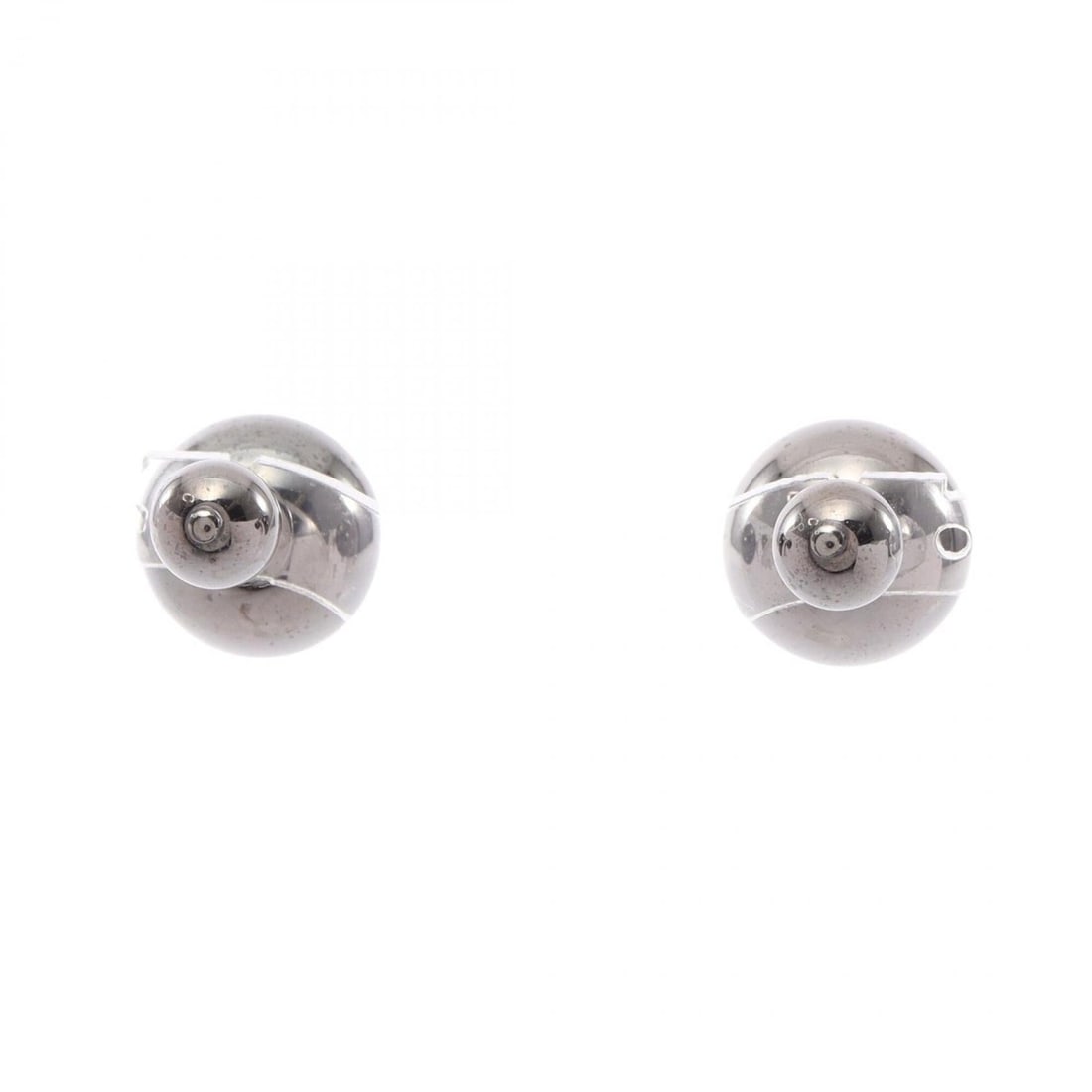 Christian Dior Dior Tribal Earrings, Metal Jewelry, Silver Tone, Men's and Women's: --- Catalog ---Category: SizeSize (HxWxD): 15.00mm x 15.00mm / 0.59'' x 0.59''Category: DesignType: Stud earringsColor: SilverGender: Men,WomenMaterial: MetalCategory: GeneralBrand: Christian Dior--- 
