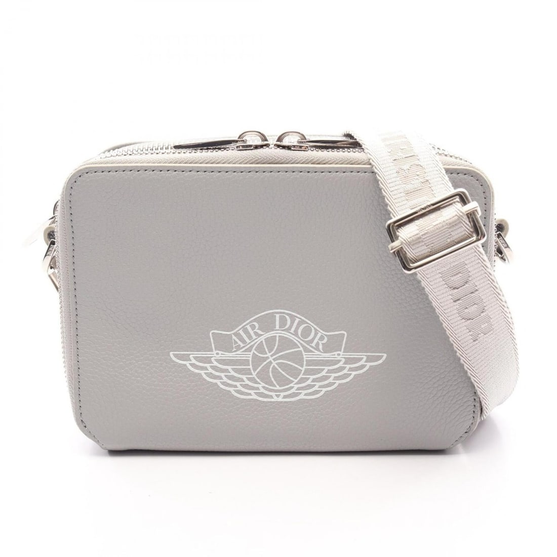 Christian Dior Dior x Nike Air Jordan Wing Logo Shoulder Bag/Handbag, Leather, Men's, Gray: --- Catalog ---Category: SizeSize (HxWxD): 12cm x 17cm / 4.72'' x 6.69''Category: DesignType: Handbag, Shoulder bagColor: GrayGender: MenMaterial: Leather Category: GeneralBrand: Christian Dior--- Ite
