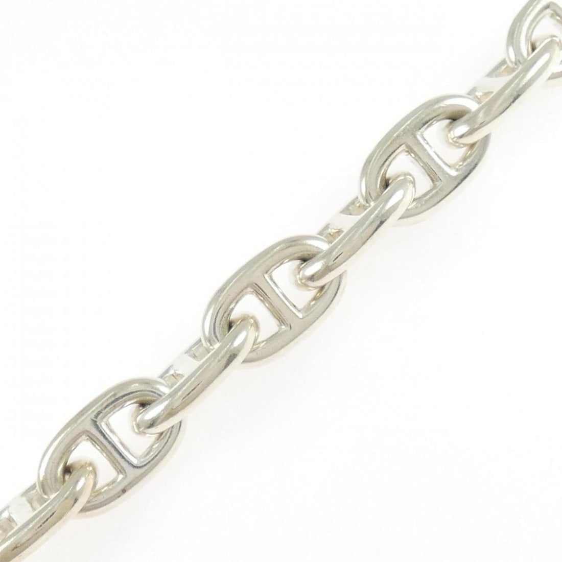 Hermes Hermès Chaine d'Ancre PM Bracelet: --- Catalog ---Category: SizeWidth: 8mm / 0.31''Weight: 36.9g / 1.3oz.Total Length: 19cm / 7.48''Category: DesignType: Charm braceletGender: WomenCategory: GeneralLine: Chaine d'AncreBrand: Hermes--- 