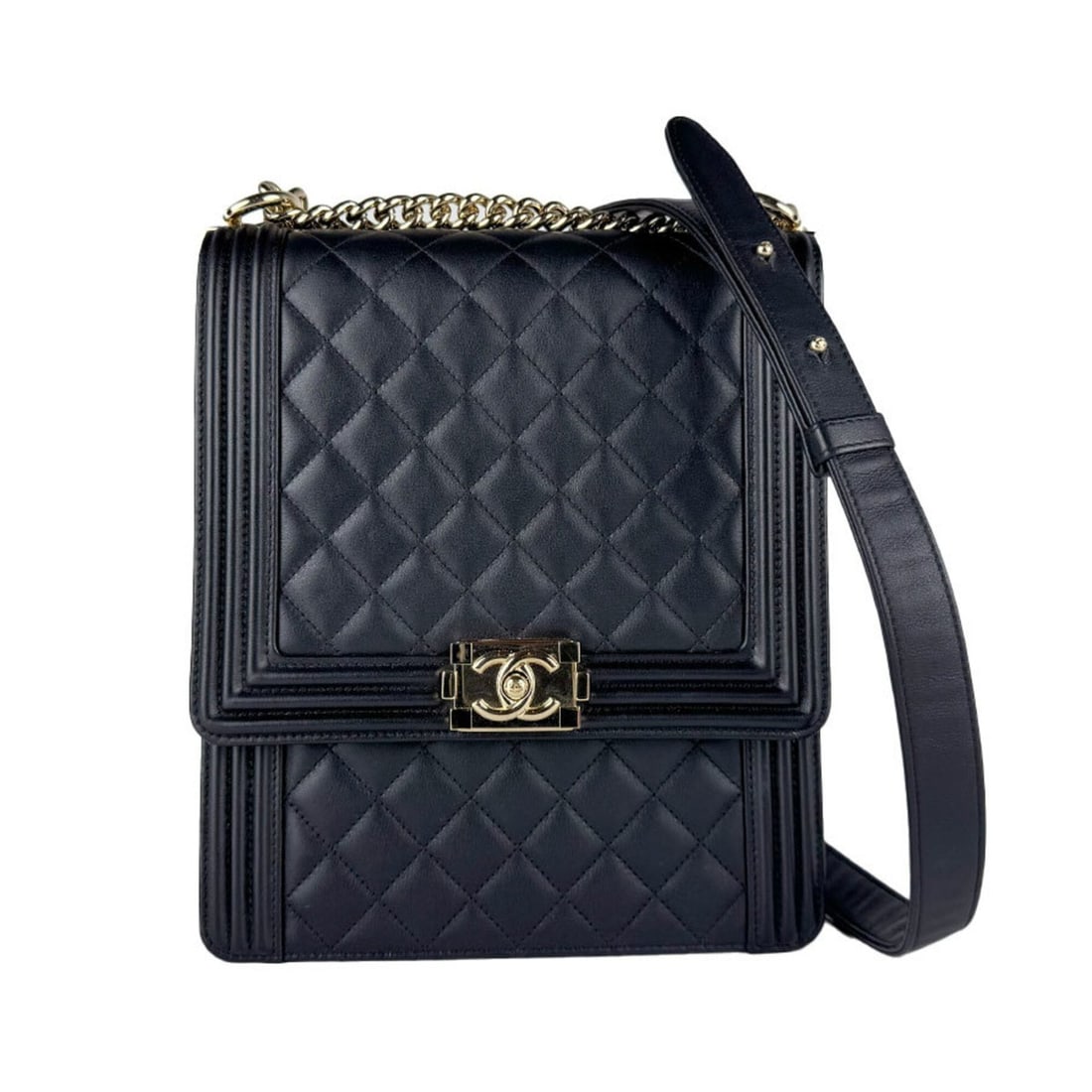 Chanel Boy Shoulder Bag, Leather, Metal, Black, Gold, Women's, z10869: --- Catalog ---Category: SizeSize (HxWxD): 22cm x 19cm x 6cm / 8.66'' x 7.48'' x 2.36''Category: DesignType: Shoulder bagColor: BlackGender: WomenMaterial: Leather Category: GeneralBrand: ChanelCountr