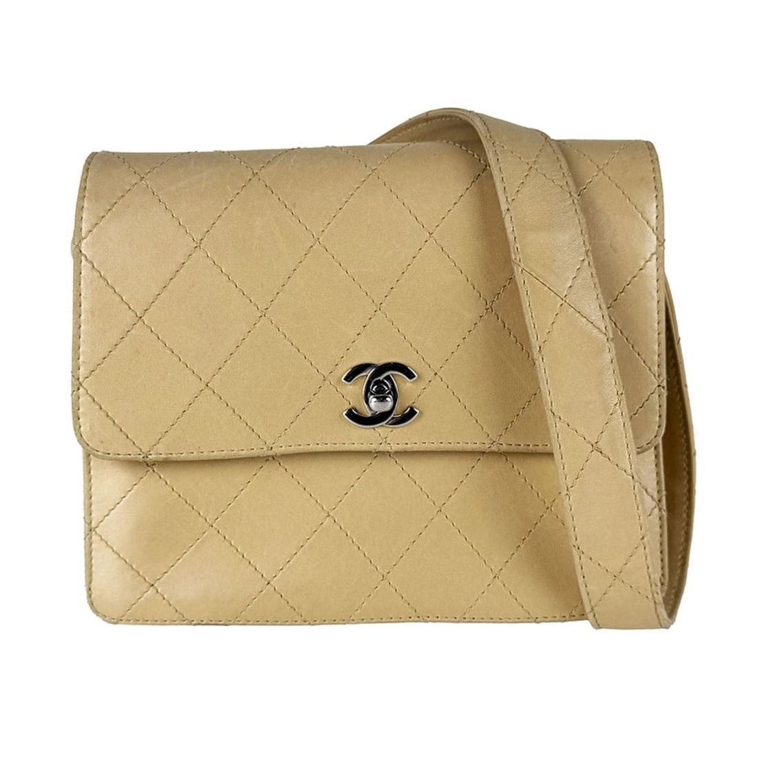 Chanel CHANEL Shoulder Bag Leather Beige Silver Women's z10736: --- Catalog ---Category: SizeSize (HxWxD): 17cm x 22cm x 9cm / 6.69'' x 8.66'' x 3.54''Category: DesignType: Shoulder bagColor: BeigeGender: WomenMaterial: Leather Category: GeneralBrand: ChanelCountr