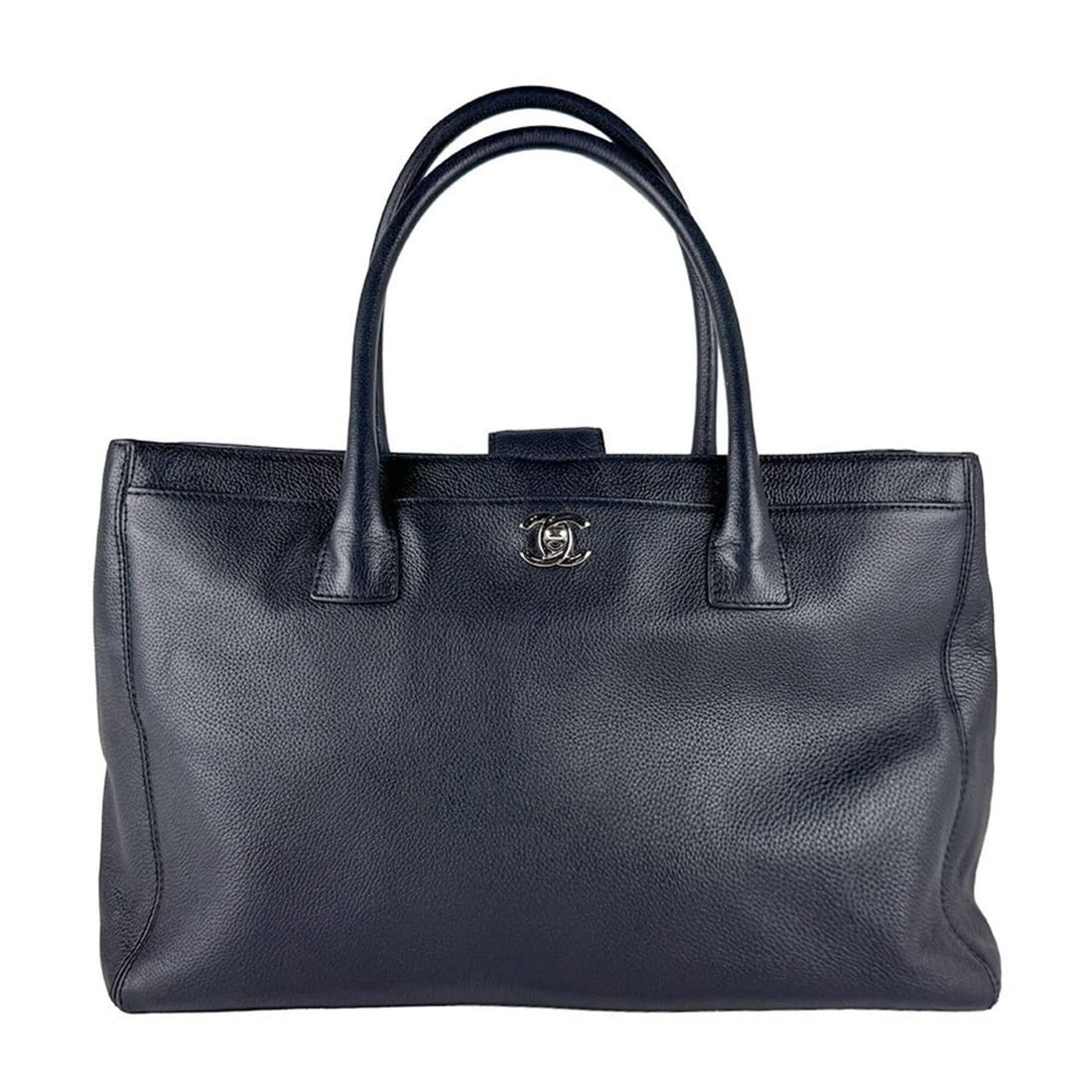 Chanel CHANEL handbag, caviar leather, black and silver, women's, z10878: --- Catalog ---Category: SizeSize (HxWxD): 24cm x 35cm x 12cm / 9.44'' x 13.77'' x 4.72''Category: DesignType: HandbagColor: BlackGender: WomenMaterial: Grained Calfskin Category: GeneralBrand: Chanel