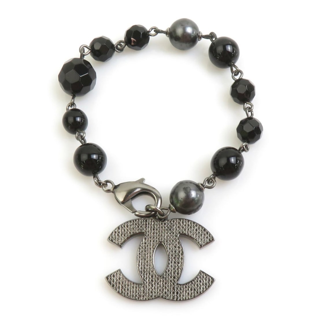 Chanel bracelet, Coco Mark design, metal, faux pearl beads, black, gunmetal, women's, e62192k: --- Catalog ---Category: SizeLength: 15.5cm / 6.1''Category: DesignType: Charm braceletColor: Black, GunmetalGender: WomenMaterial: Artificial pearl, MetalCategory: GeneralBrand: ChanelCountry of Orig