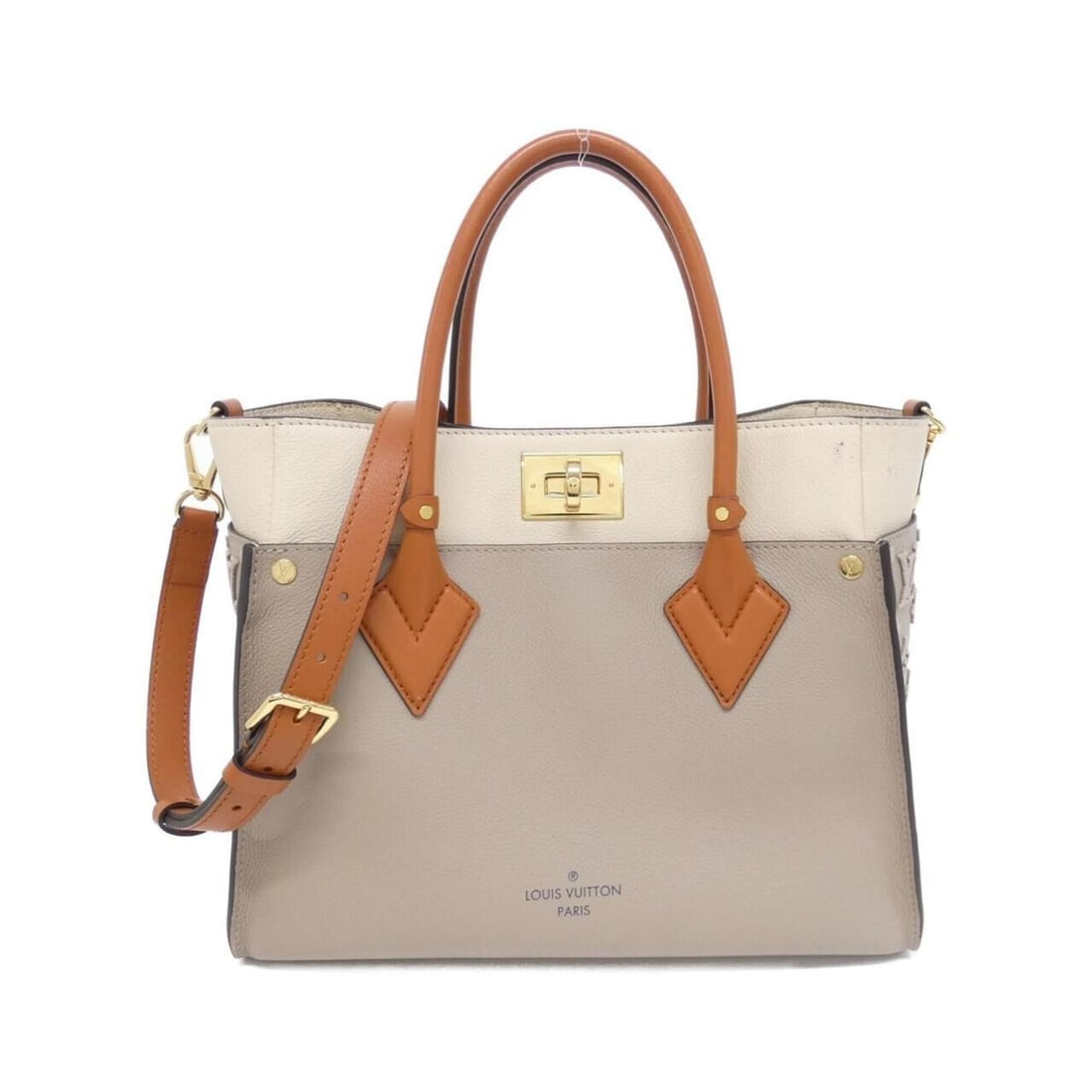 Louis Vuitton On My Side MM M53825 Handbag: --- Catalog ---Category: SizeSize (HxWxD): 25cm x 31cm x 14cm / 9.84'' x 12.2'' x 5.51''Category: DesignType: HandbagColor: BeigeGender: WomenMaterial: Leather Leather/Fur Type: CalfskinCategory:
