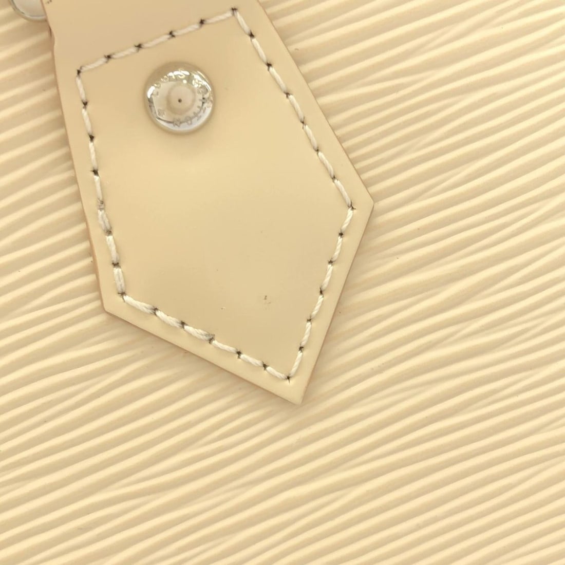 Louis Vuitton Epi Alma BB M14432 Handbag - 6
