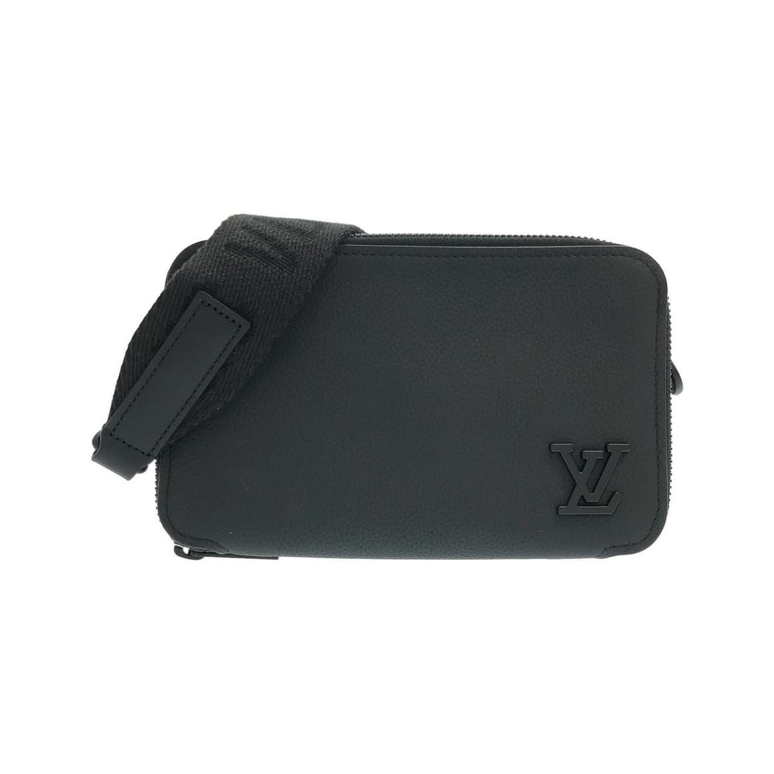 Louis Vuitton LV Aerogram Alpha Wearable Wallet M59161 Shoulder Bag: --- Catalog ---Category: SizeSize (HxWxD): 11cm x 18cm x 6cm / 4.33'' x 7.08'' x 2.36''Category: DesignType: Shoulder bagColor: BlackGender: MenMaterial: Leather Leather/Fur Type: CalfskinCategory: Ge