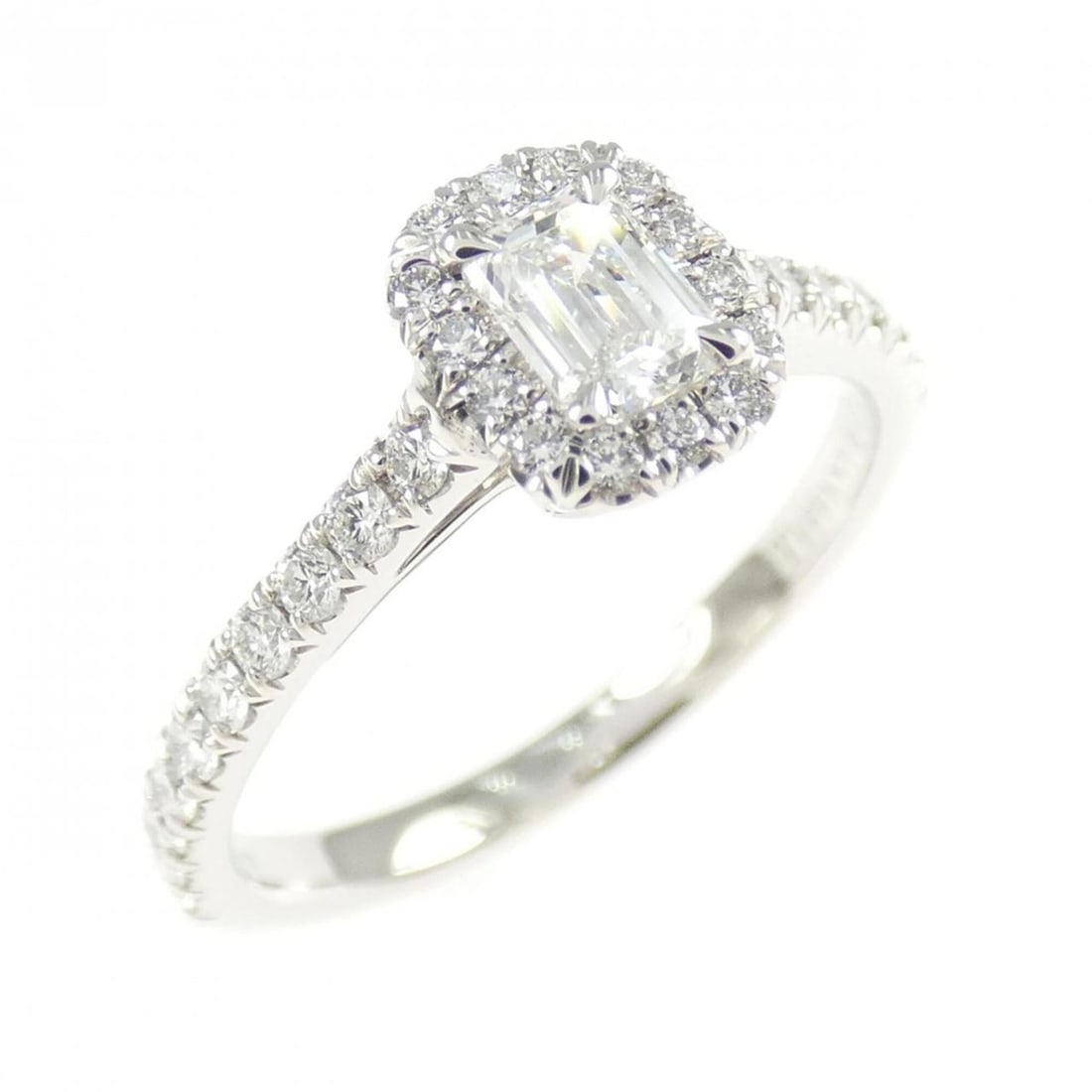 Tiffany & Co. Soleste Emerald Cut Ring 0.20 CT F VVS2: --- Catalog ---Category: SizeJP Size: 7US Size: 4Category: DesignType: Band ringGender: WomenMaterial: Platinum 950Category: GeneralBrand: Tiffany--- Item List ---Section: ConditionRanking: Rank SA