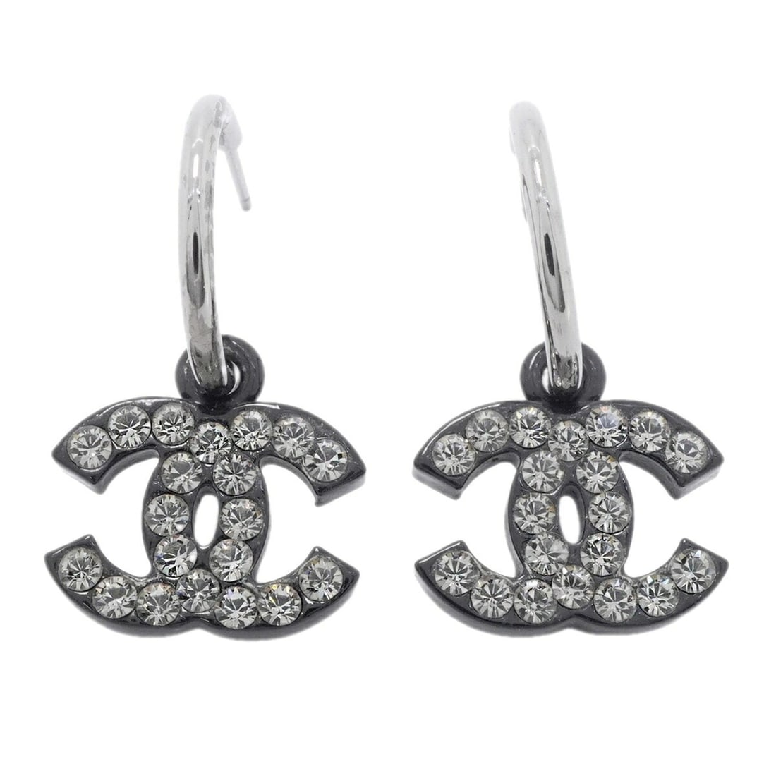 Chanel earrings, Coco Mark design, metal, rhinestones, silver, black, women's.: --- Catalog ---Category: SizeSize (HxWxD): 26.20mm x 14.60mm / 1.03'' x 0.57''Category: DesignType: Stud earringsColor: Black, SilverGender: WomenMaterial: Metal, RhinestoneCategory: GeneralBrand: Cha