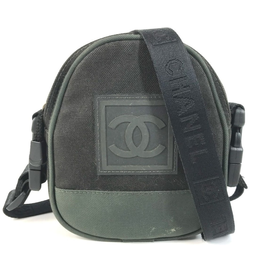 CHANEL Sport CC Coco Mark Logo Bag, Crossbody Shoulder Canvas, Black, for Men and Women: --- Catalog ---Category: SizeSize (HxWxD): 16cm x 13cm x 5cm / 6.29'' x 5.11'' x 1.96''Category: DesignType: Pochette, Shoulder bagColor: Black, KhakiGender: Men,WomenMaterial: Canvas Category: Genera