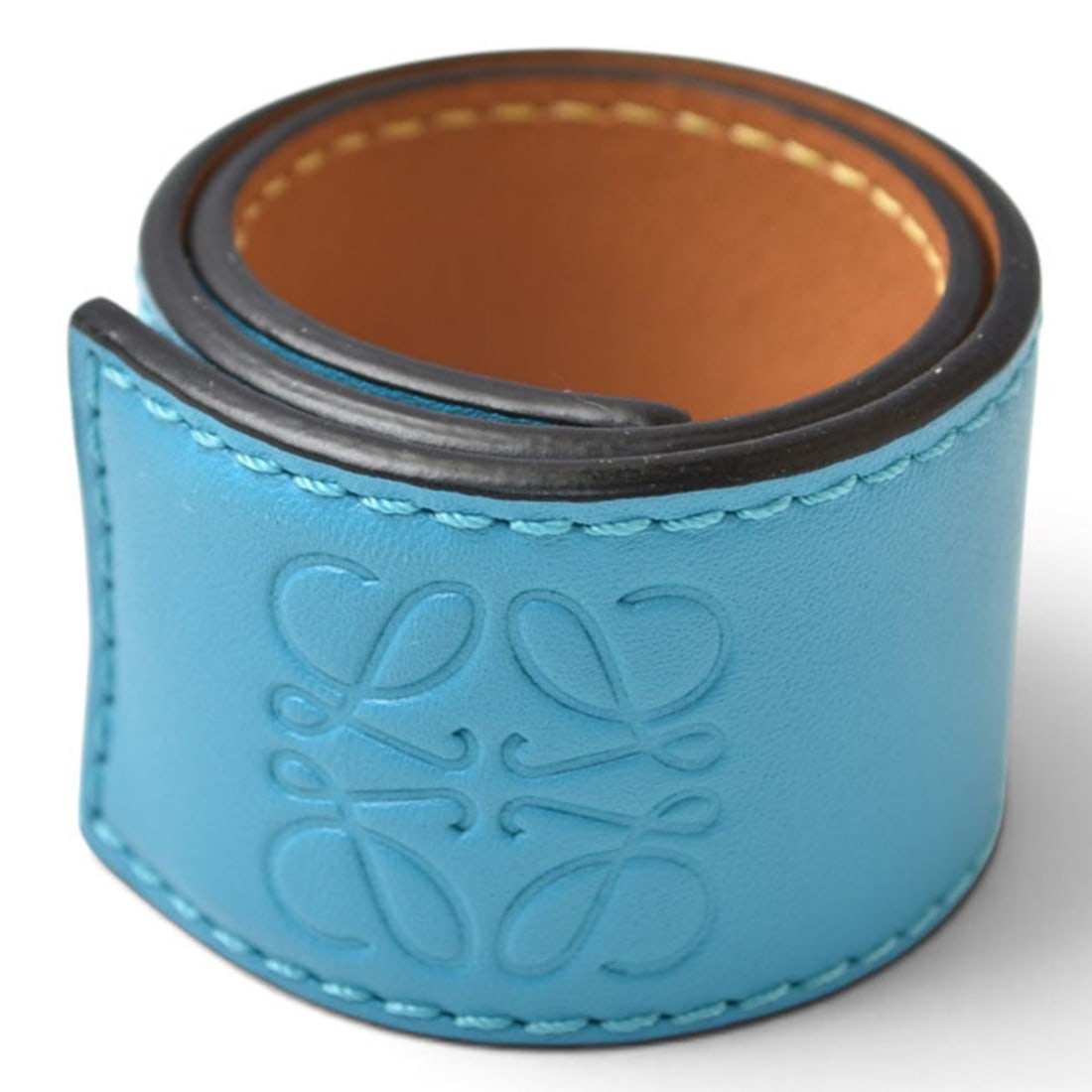 Loewe bracelet bangle LOEWE Anagram SLAP light blue: --- Catalog ---Category: SizeLength: 30cm / 11.81''Category: DesignType: Charm braceletColor: Light blueGender: Men,WomenMaterial: LeatherCategory: GeneralBrand: LoeweCountry of Origin: Spain--- Item 