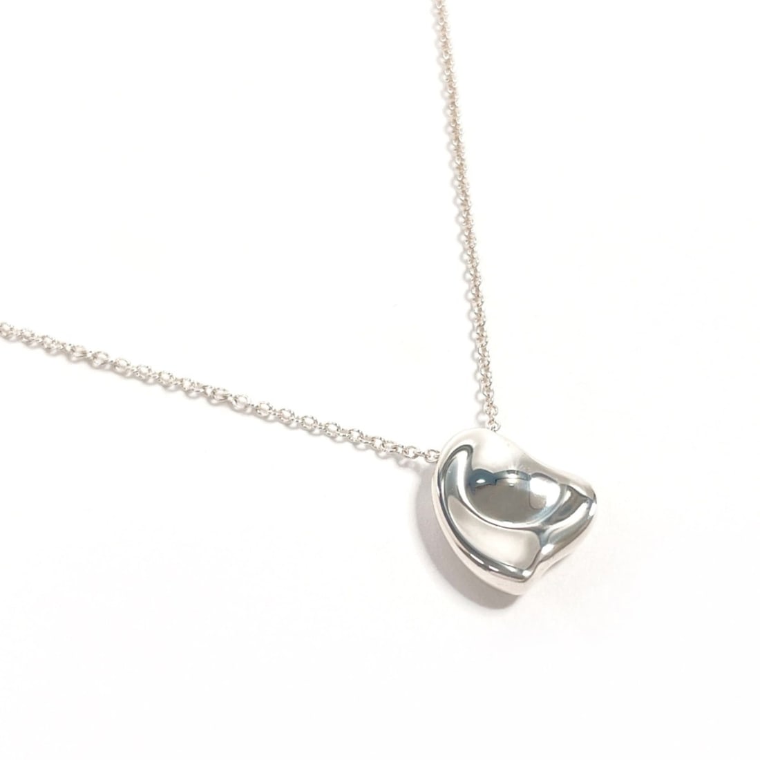 TIFFANY&Co. Tiffany Full Heart Elsa Peretti Necklace, Sterling Silver 925, Women's: --- Catalog ---Category: SizePendant Size: 9mm x 11mm / 0.35'' x 0.43''Neck Circumference: 42 cm / 16.53''Category: DesignColor: SilverGender: WomenMaterial: Silver 925Necklace Type: NecklaceCategory: