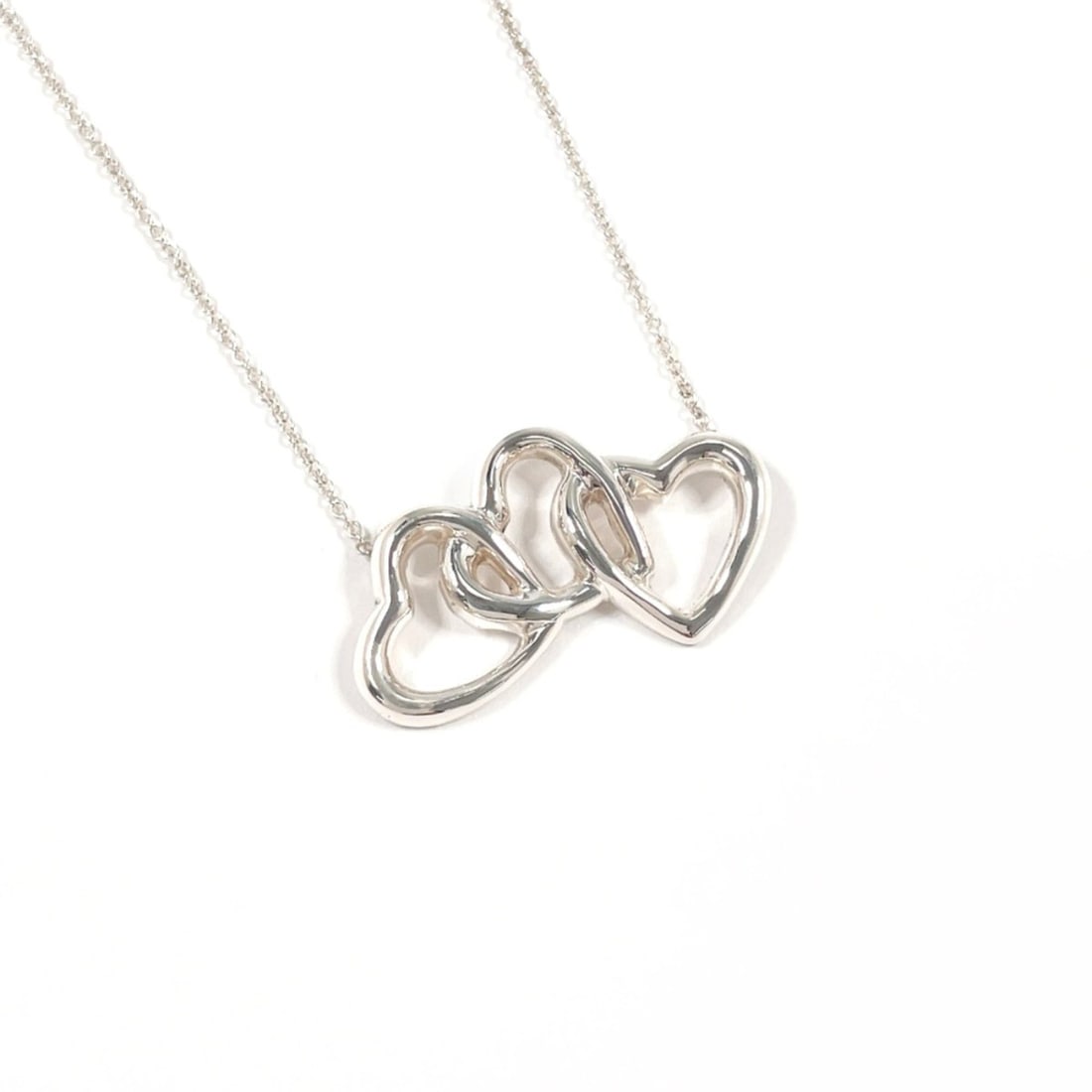 TIFFANY&Co. Tiffany Triple Heart Necklace, Sterling Silver 925, Silver, Women's: --- Catalog ---Category: SizePendant Size: 16.3mm x 28.8mm / 0.64'' x 1.13''Neck Circumference: 41.5 cm / 16.33''Category: DesignColor: SilverGender: WomenMaterial: Silver 925Necklace Type: NecklaceCa