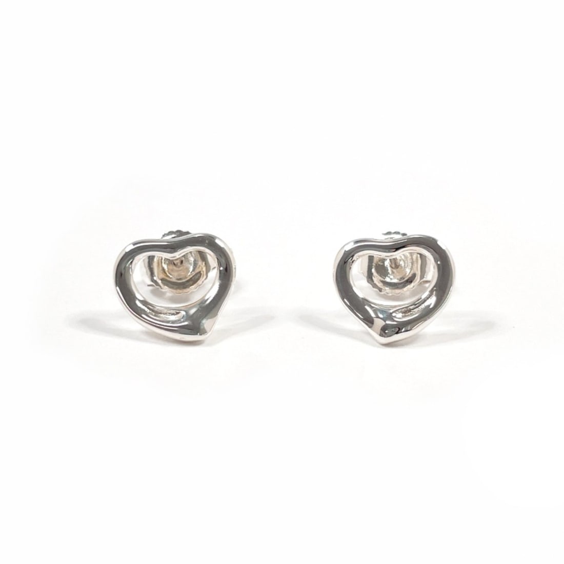 TIFFANY&Co. Tiffany Open Heart Elsa Peretti Earrings, Sterling Silver 925, Silver, Women's: --- Catalog ---Category: SizeSize (HxWxD): 9.20mm x 10.50mm / 0.36'' x 0.41''Category: DesignType: Stud earringsColor: SilverGender: WomenMaterial: Silver 925Category: GeneralBrand: TiffanyCountry of 