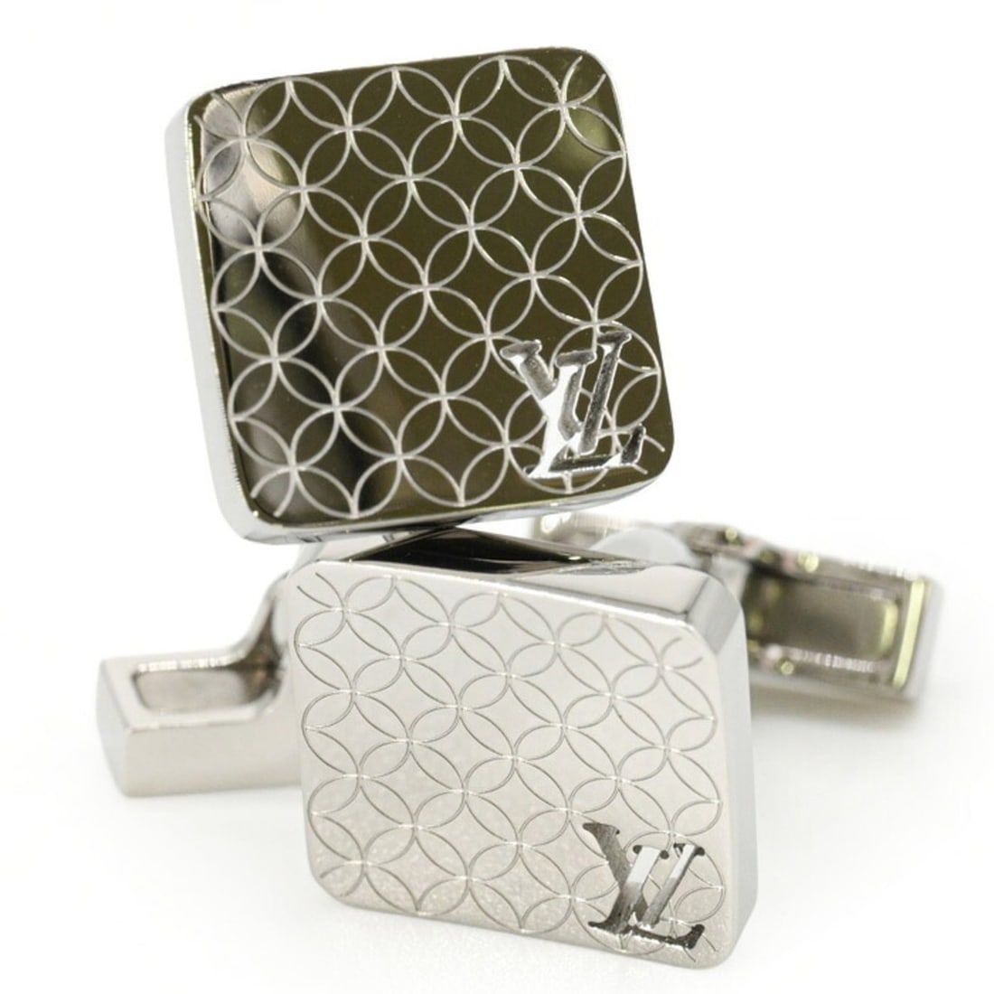 LOUIS VUITTON Louis Vuitton Bouton de Manchette Champs-Élysées Cufflinks for Men, Silver Plated,: --- Catalog ---Category: SizeSize (HxWxD): 13.00mm x 13.00mm / 0.51'' x 0.51''Category: DesignType: CufflinksColor: SilverGender: MenCategory: GeneralBrand: Louis Vuitton--- Item List ---Section: Cond