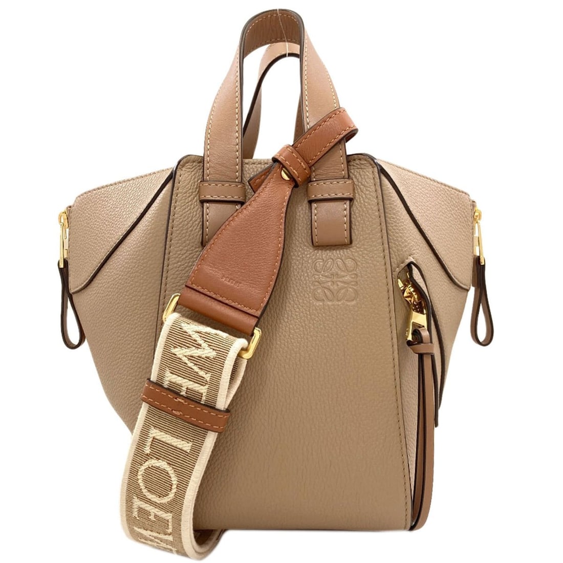 Loewe Hammock Compact 2-Way Handbag, Calfskin, Women's: --- Catalog ---Category: SizeSize (HxWxD): 21cm x 14cm x 20cm / 8.26'' x 5.51'' x 7.87''Category: DesignType: HandbagColor: BrownGender: WomenMaterial: Leather Category: GeneralBrand: Loewe--- Item Li