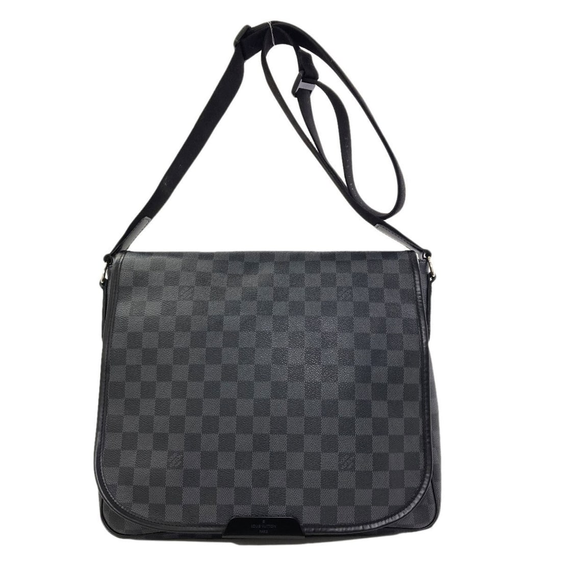 Louis Vuitton N58029 Daniel MM Shoulder Bag, Damier Canvas, Men's LOUIS VUITTON: --- Catalog ---Category: SizeSize (HxWxD): 30cm x 33cm x 7.5cm / 11.81'' x 12.99'' x 2.95''Category: DesignType: Shoulder bagColor: Damier GraphiteGender: MenMaterial: Damier Canvas Category: GeneralM