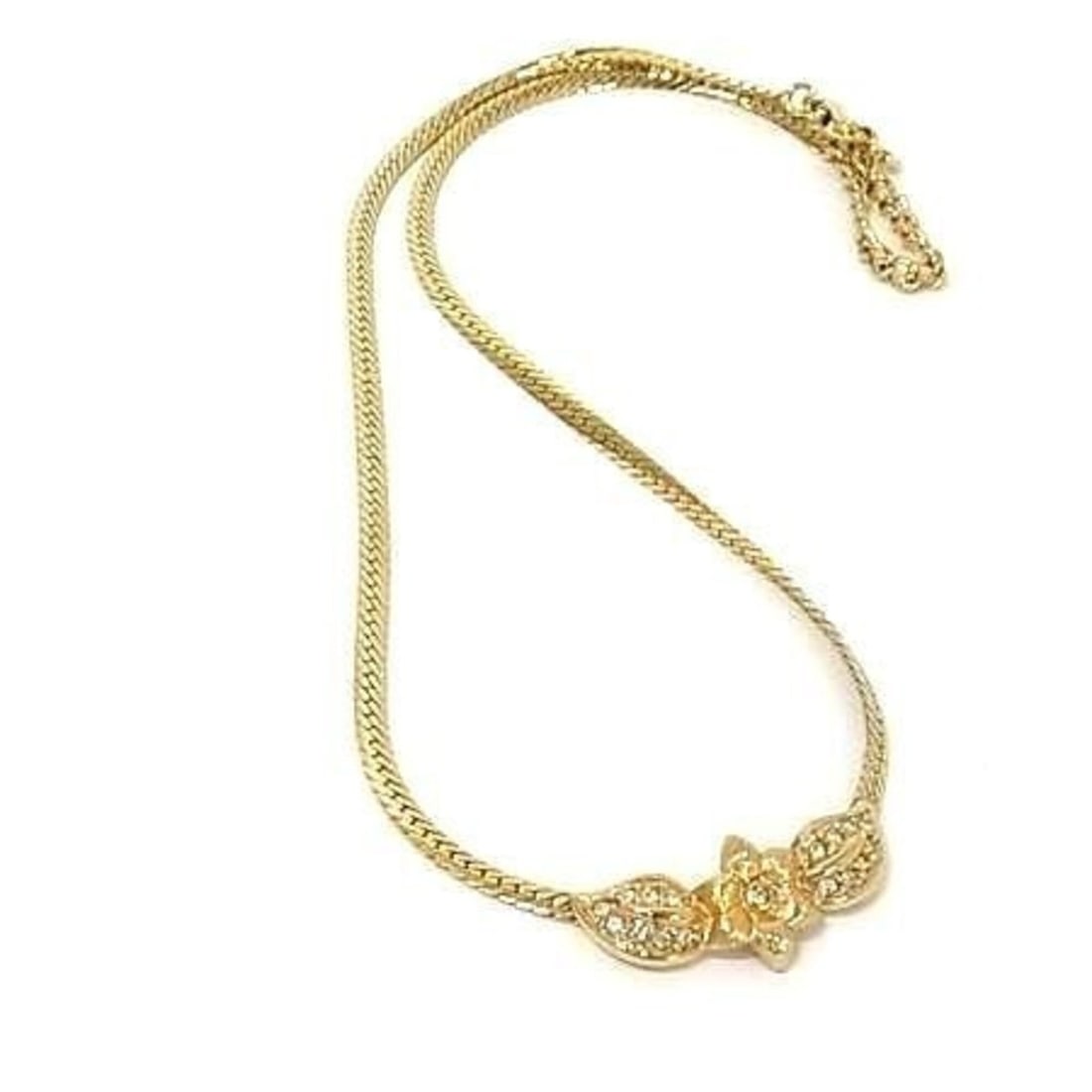 Christian Dior necklace choker with flower motif, gold metal, rhinestones, for women.: --- Catalog ---Category: SizePendant Size: 13mm x 33mm / 0.51'' x 1.29''Neck Circumference: 44 cm / 17.32''Category: DesignColor: GoldStone: RhinestoneGender: WomenMaterial: MetalPendant Type: Pendant