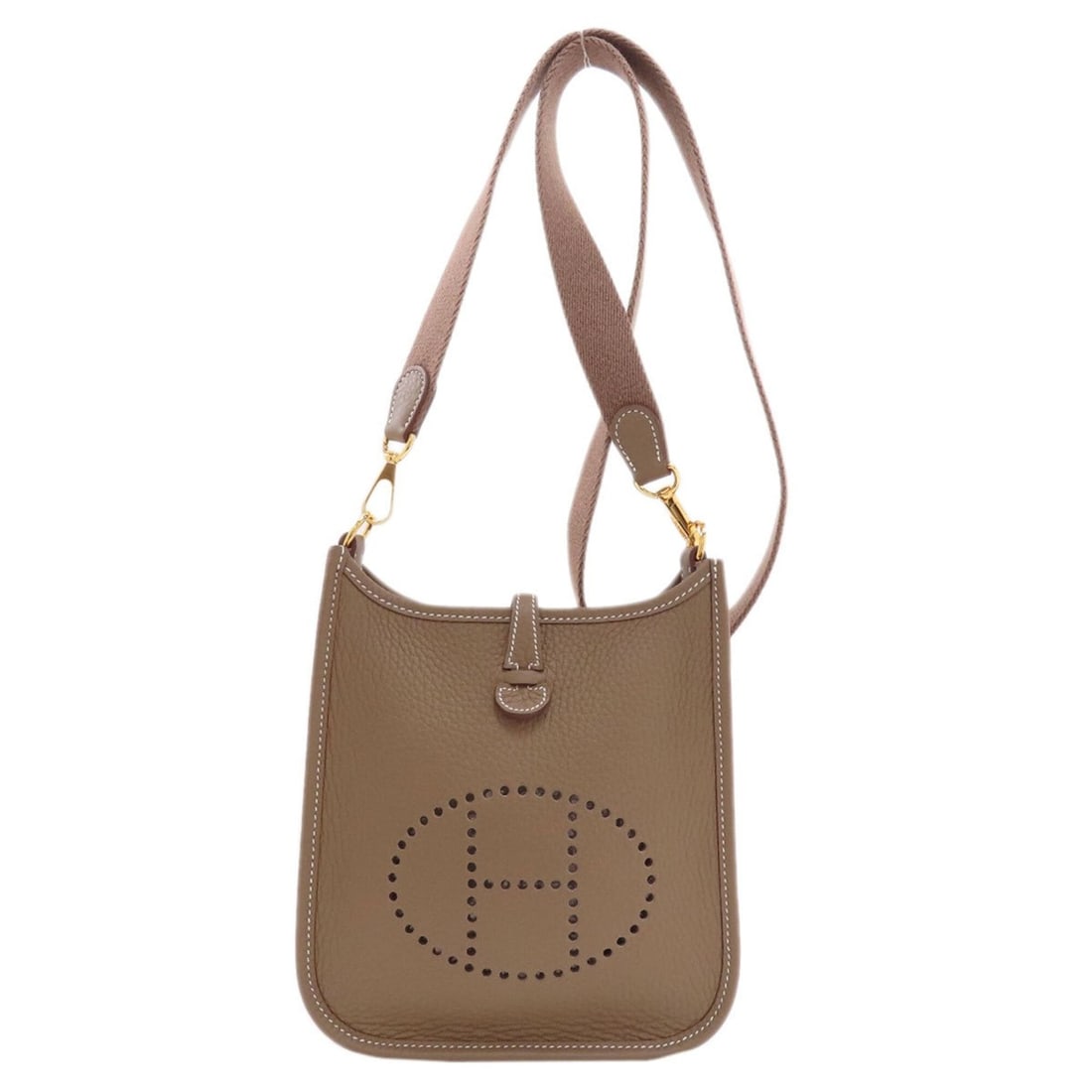 Hermes Evelyne TPM Etoupe Gold Hardware Shoulder Bag Taurillon Leather Women's HERMES: --- Catalog ---Category: SizeSize (HxWxD): 18cm x 16cm x 5.5cm / 7.08'' x 6.29'' x 2.16''Category: DesignType: Shoulder bagColor: Etoupe grayGender: WomenCategory: GeneralBrand: Hermes--- Item List --