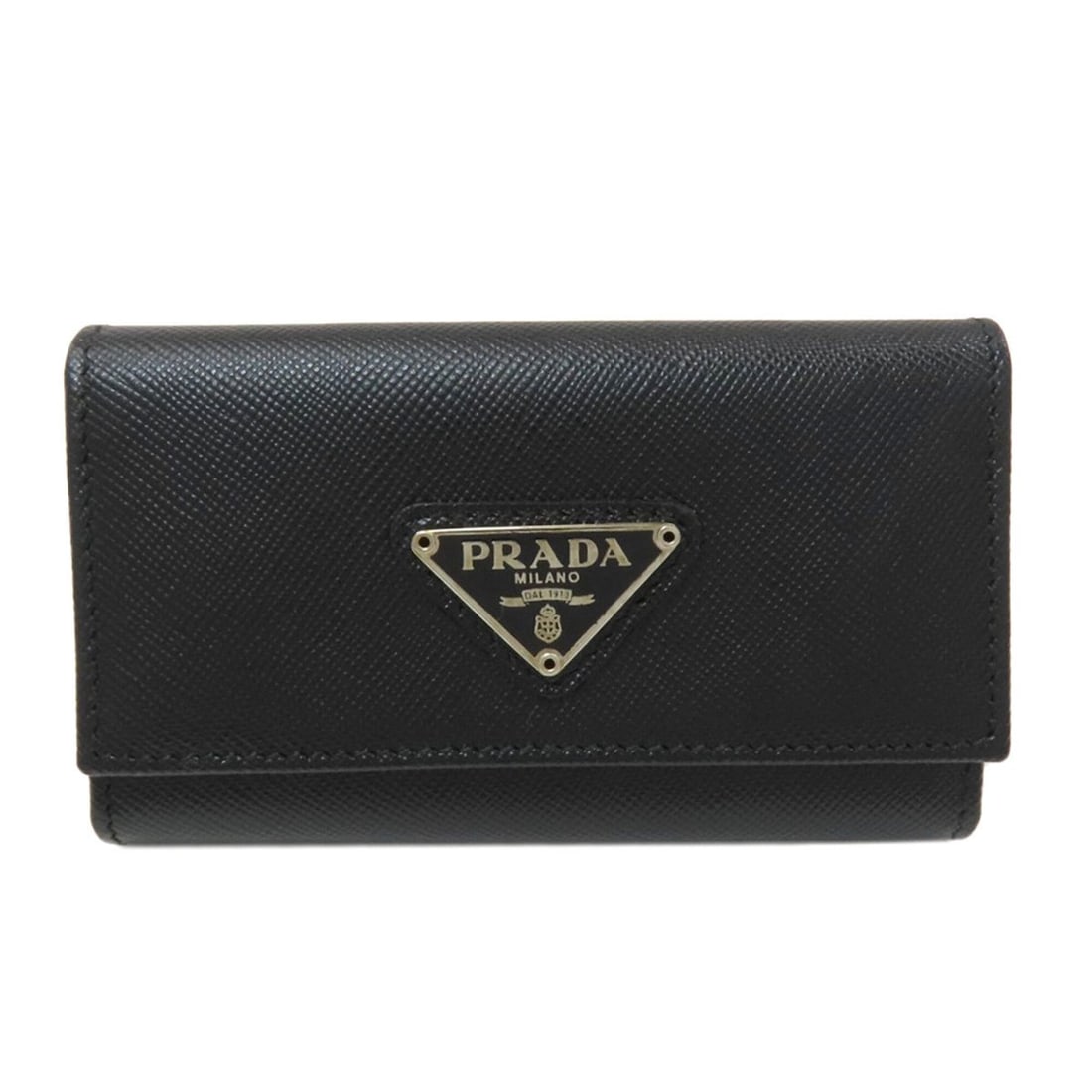 Prada Triangle Logo Key Case Saffiano Leather Women's PRADA: --- Catalog ---Category: DesignType: KeycaseColor: BlackGender: WomenMaterial: Leather Leather/Fur Type: Saffiano leatherCategory: GeneralBrand: PradaCategory: Physical PropertiesSize (HxWxD): 7cm x 1