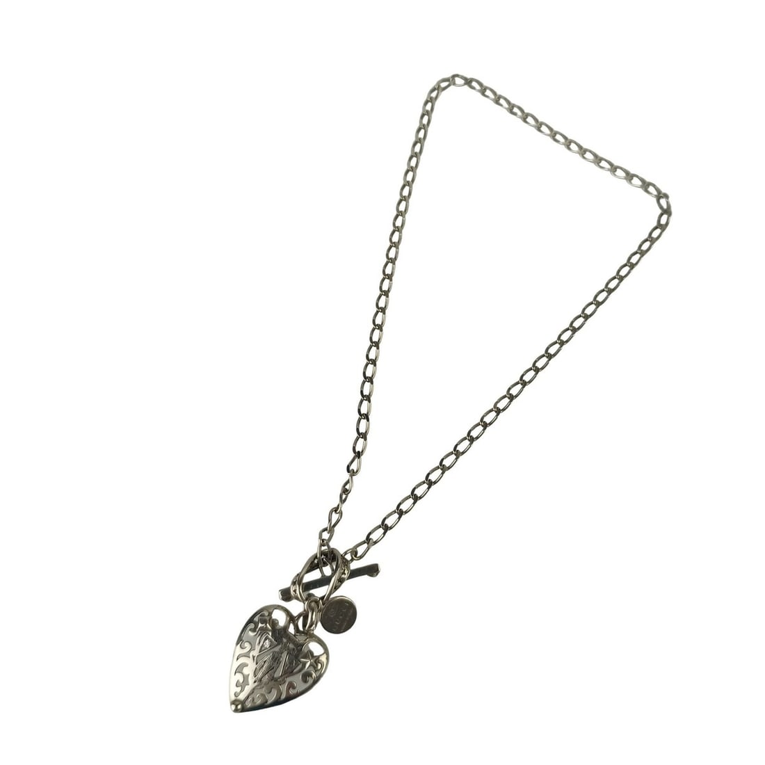 GUCCI necklace, crest heart, silver (Ag925), men's and women's, toggle pendant.: --- Catalog ---Category: SizePendant Size: 30mm x 24mm / 1.18'' x 0.94''Neck Circumference: 43 cm / 16.92''Category: DesignColor: SilverGender: Men,Women,UnisexMaterial: Silver 925Pendant Type: Pendan