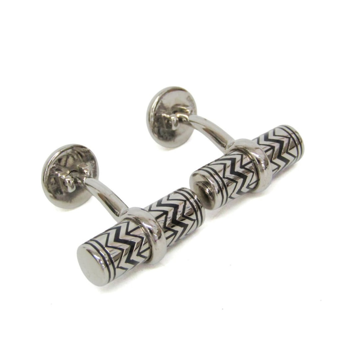 Louis Vuitton Metal Fixed Backing Cufflinks Silver V-Karakoram Cufflinks with Case M66948: --- Catalog ---Category: SizeWeight: 19.2g / 0.67oz.Size (HxWxD): 9.40mm x 21.20mm x 27.00mm / 0.37'' x 0.83'' x 1.06''Category: DesignType: Fixed backingColor: SilverGender: MenMaterial: MetalCategor