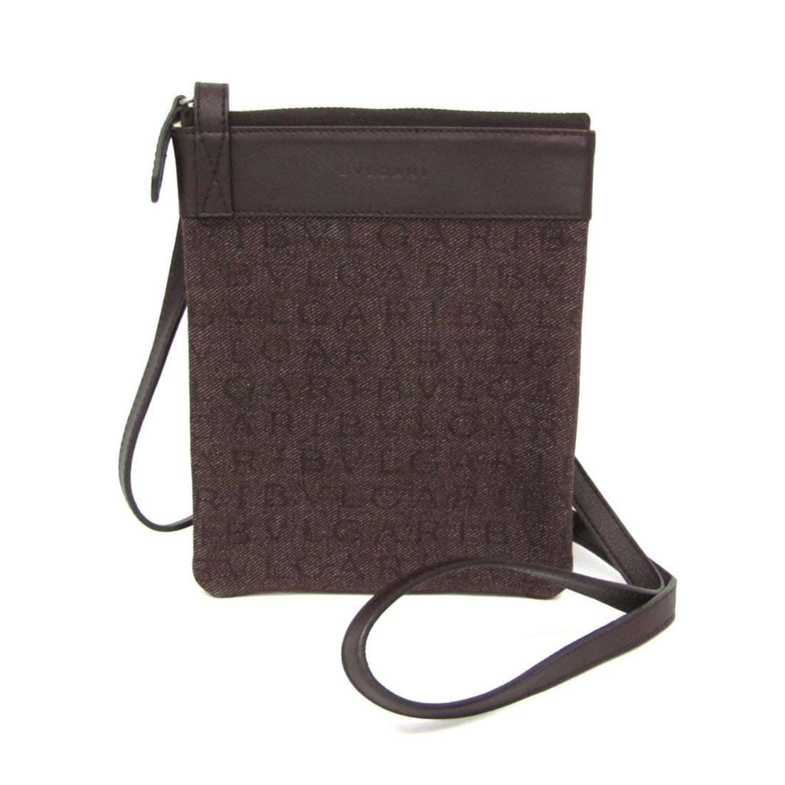 Bvlgari Logomania Crossbody Small Pouch Women's Denim,Leather Pouch,Shoulder Bag Brown: --- Catalog ---Category: SizeSize (HxWxD): 17.5cm x 14cm x 5.00mm / 6.88'' x 5.51'' x 0.19''Strap Length: 117cm / 46.06''Category: DesignType: Pouch, Shoulder bagColor: BrownGender: WomenClosure: Zipp