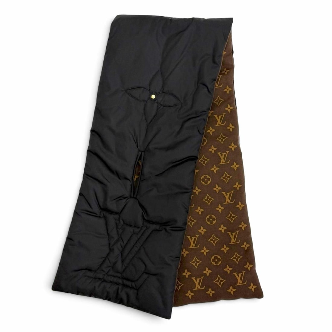 LOUIS VUITTON M77049 Echarpe Pillow Monogram LV Stitch Stole Scarf Shawl Neck Wrap Black Brown Made: --- Catalog ---Category: SizeSize (LxW): 1.15m x 23cm / 45.66'' x 9.05''Category: DesignType: StoleColor: Black, BrownGender: WomenMaterial: Nylon , Wool , Silk , Nylon , Polyester Category: GeneralMP