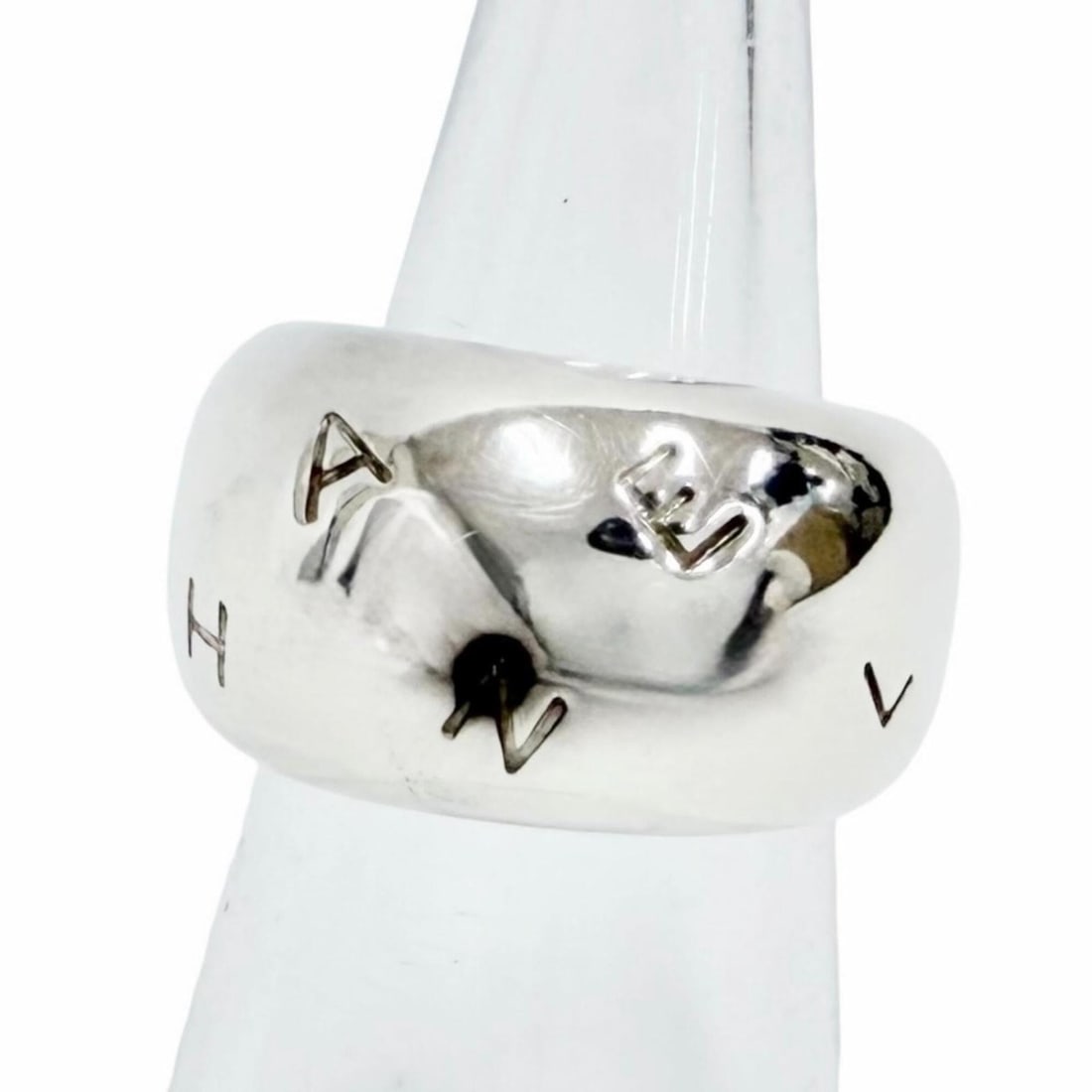 CHANEL 925 Sterling Silver Ring with Logo Engraving, 18.6g, Women's, Dust Bag.: --- Catalog ---Category: SizeJP Size: 10US Size: 5.5Category: DesignType: Band ringColor: SilverGender: WomenMaterial: Silver 925Category: GeneralBrand: Chanel--- Item List ---Section: ConditionRankin