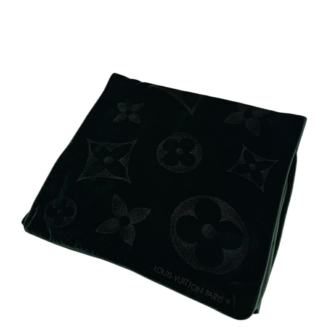 LOUIS VUITTON Echarpe Velvet Scarf/Bandana, Monogram Green: --- Catalog ---Category: SizeSize (LxW): 1.55m x 42cm / 61.02'' x 16.53''Category: DesignType: ScarfColor: GreenGender: MenMaterial: Velvet Category: GeneralLine: MonogramBrand: Louis Vuitton--- Item 